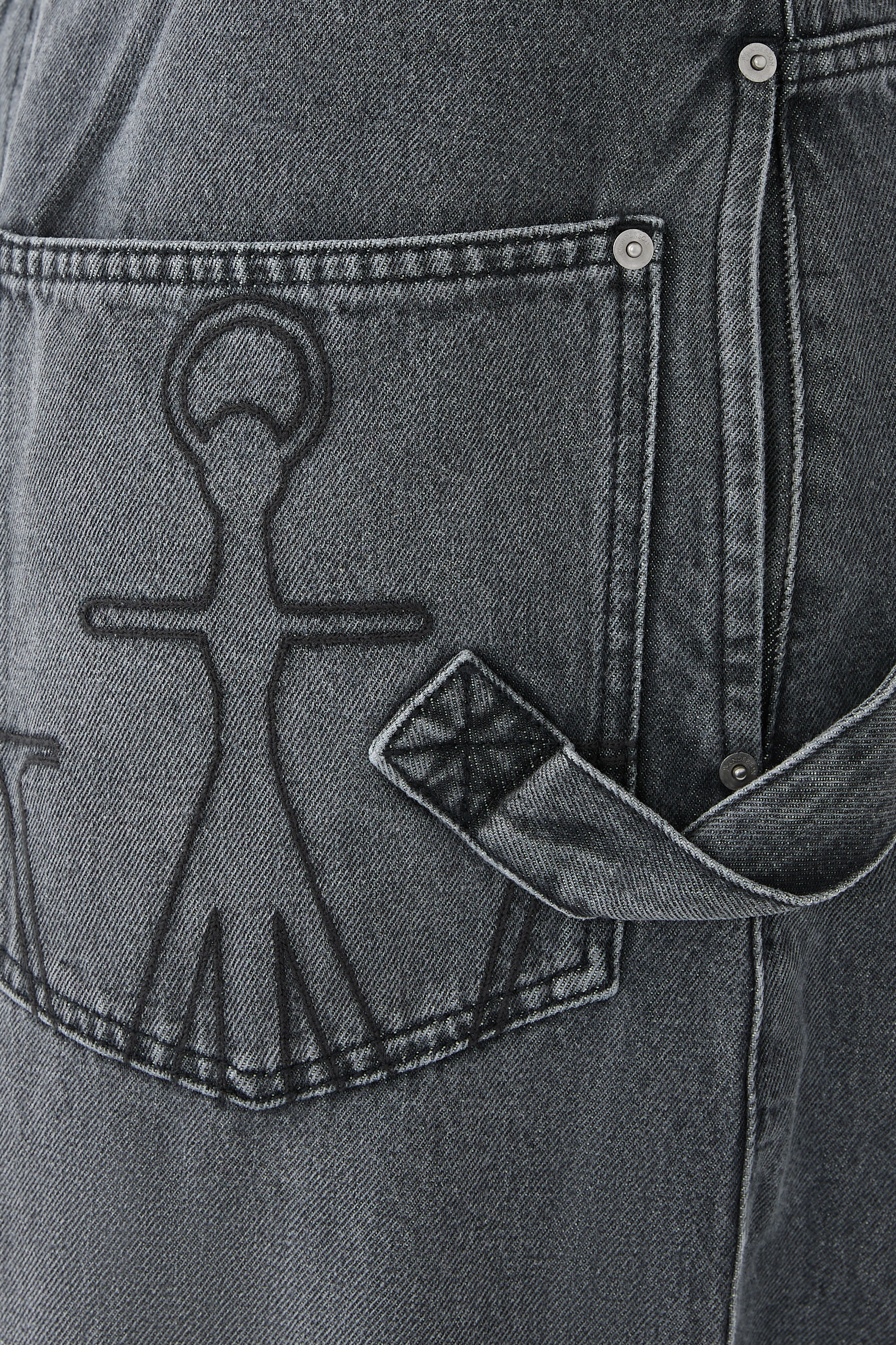 بنطال جينز مستوحى من ملابس العمال بحياكة ملفوفة دنيم