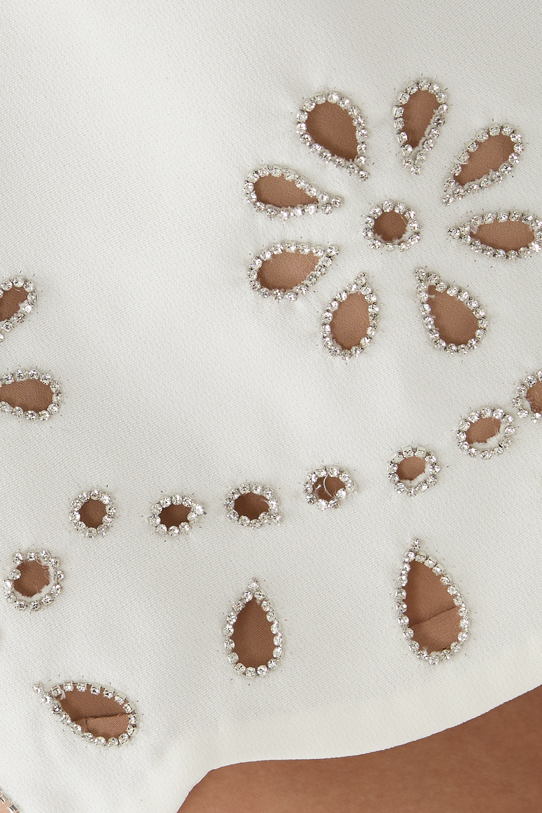 تنورة ايترا قصيرة