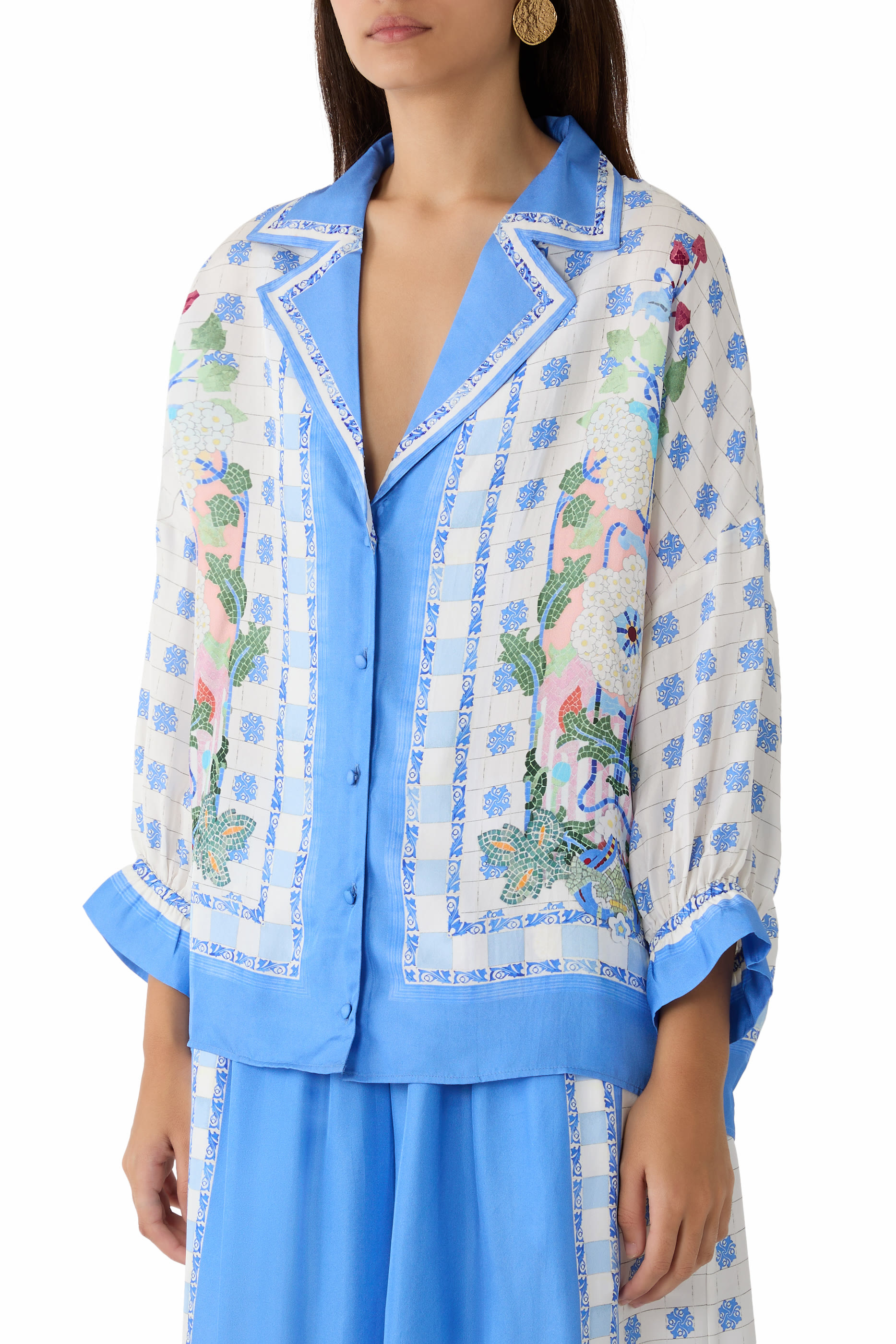 قميص بأساور مكشكشة ونقشة