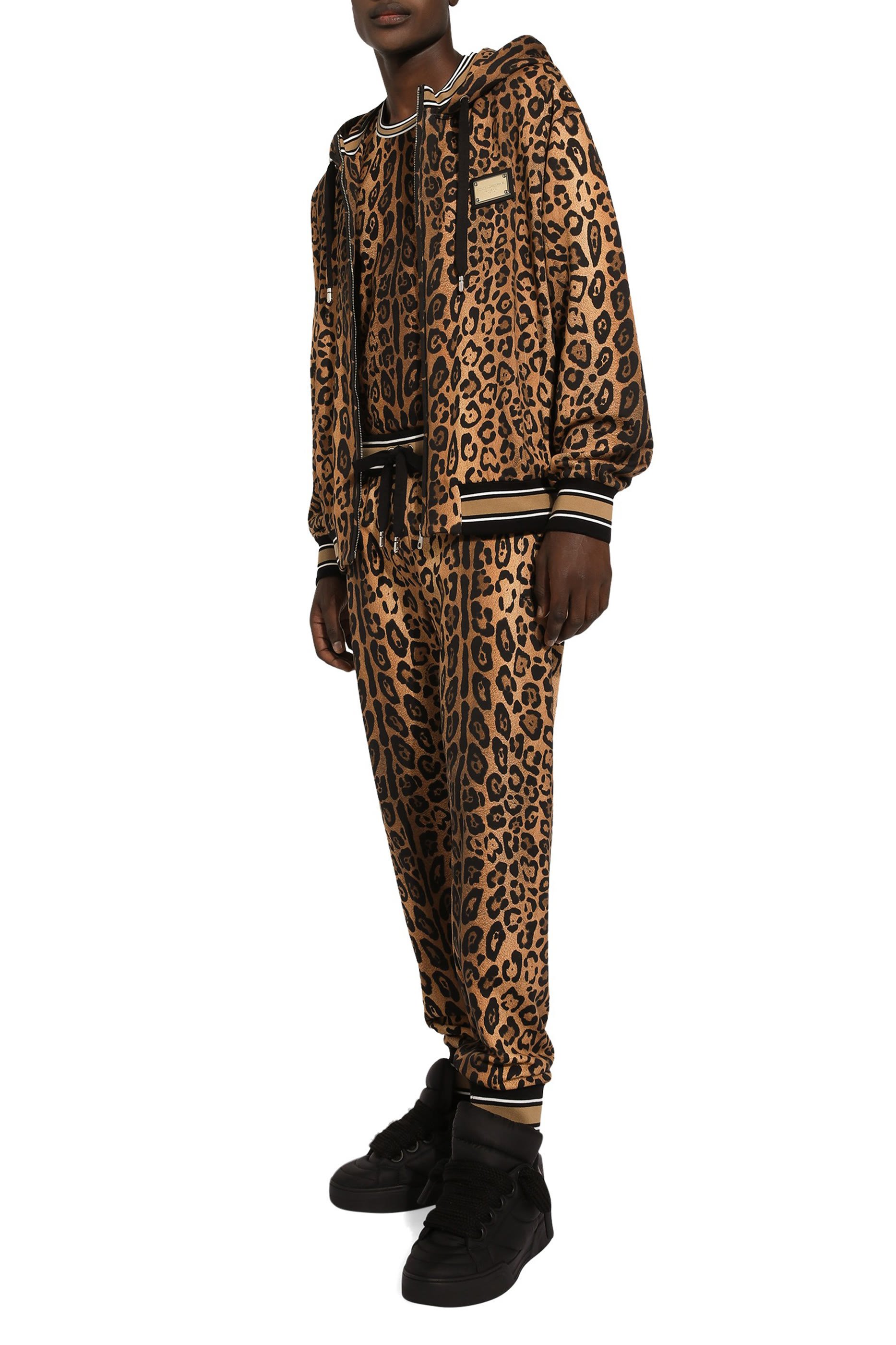 بنطال رياضي قماش كريسبو بنقشة جلد الفهد وشارة