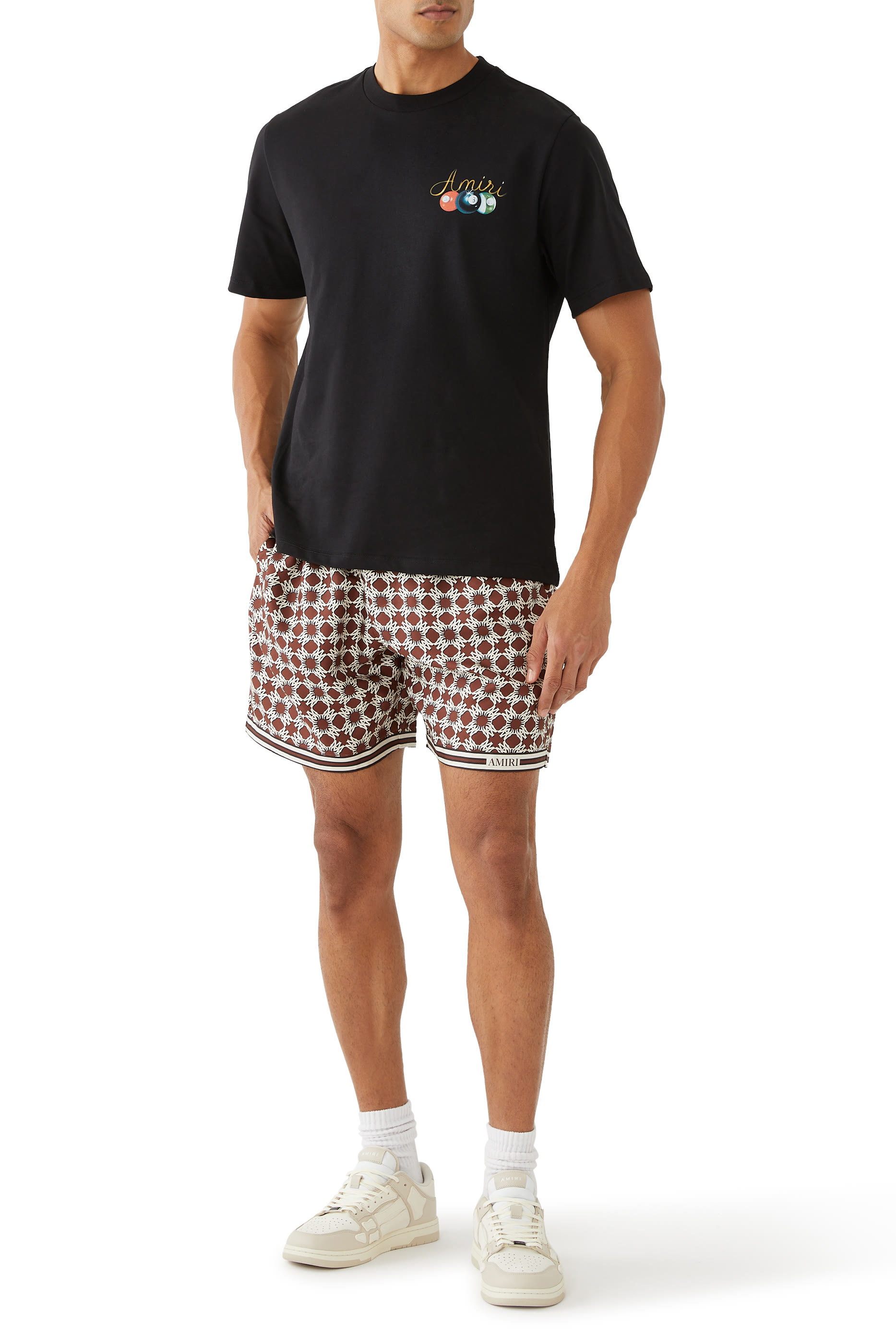 شورت بشعار الماركة ونقشة مربعات