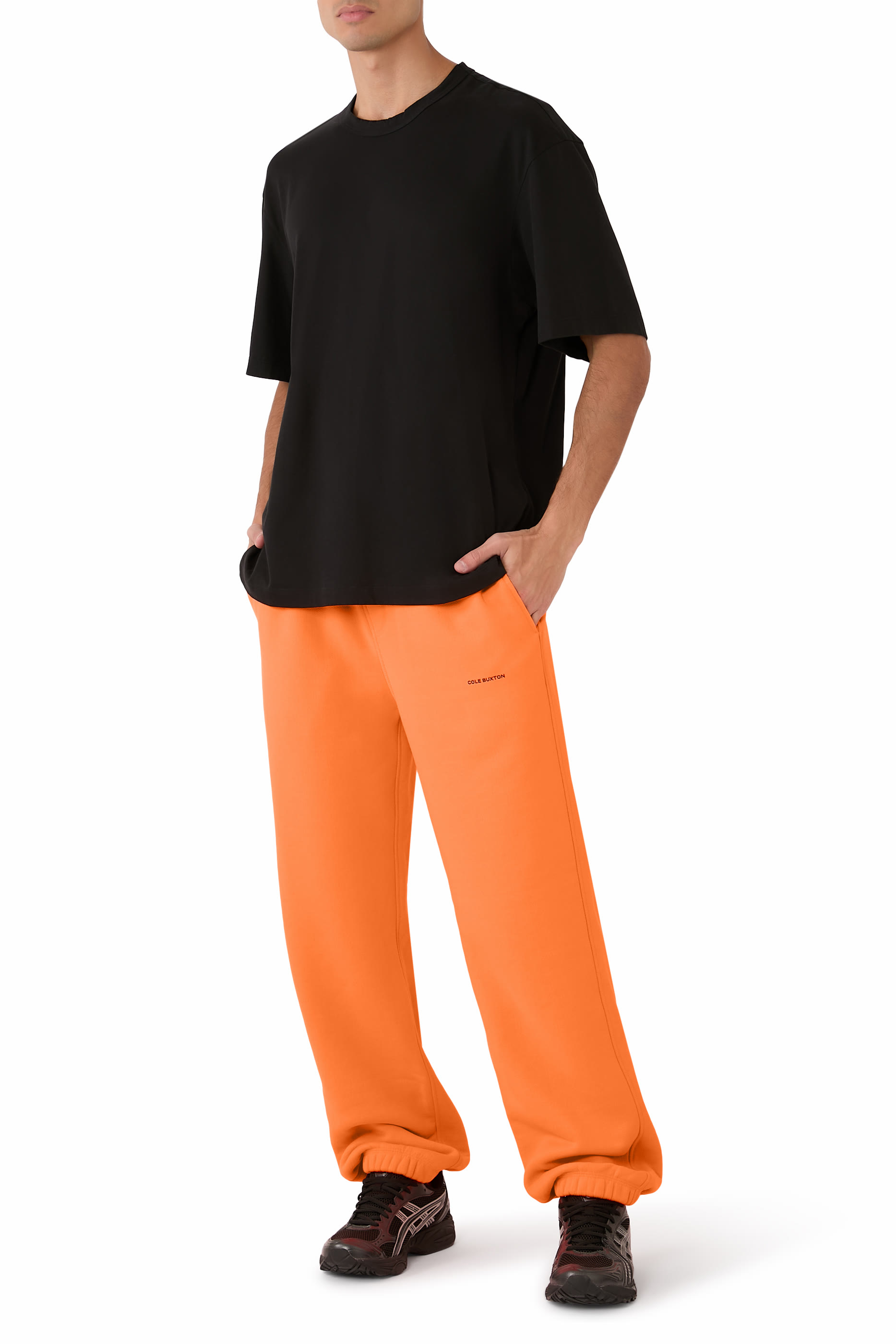 بنطال رياضي بشعار الماركة بحجم صغير