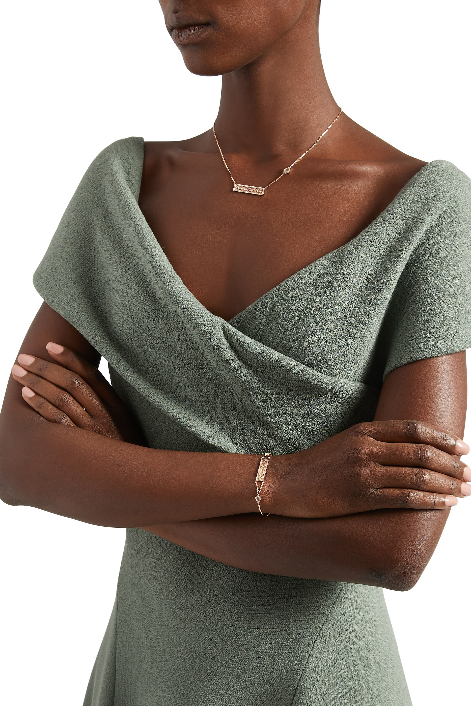 قلادة عود تراث مرصعة بعرق الؤلؤ والماس، ذهب وردي عيار 18