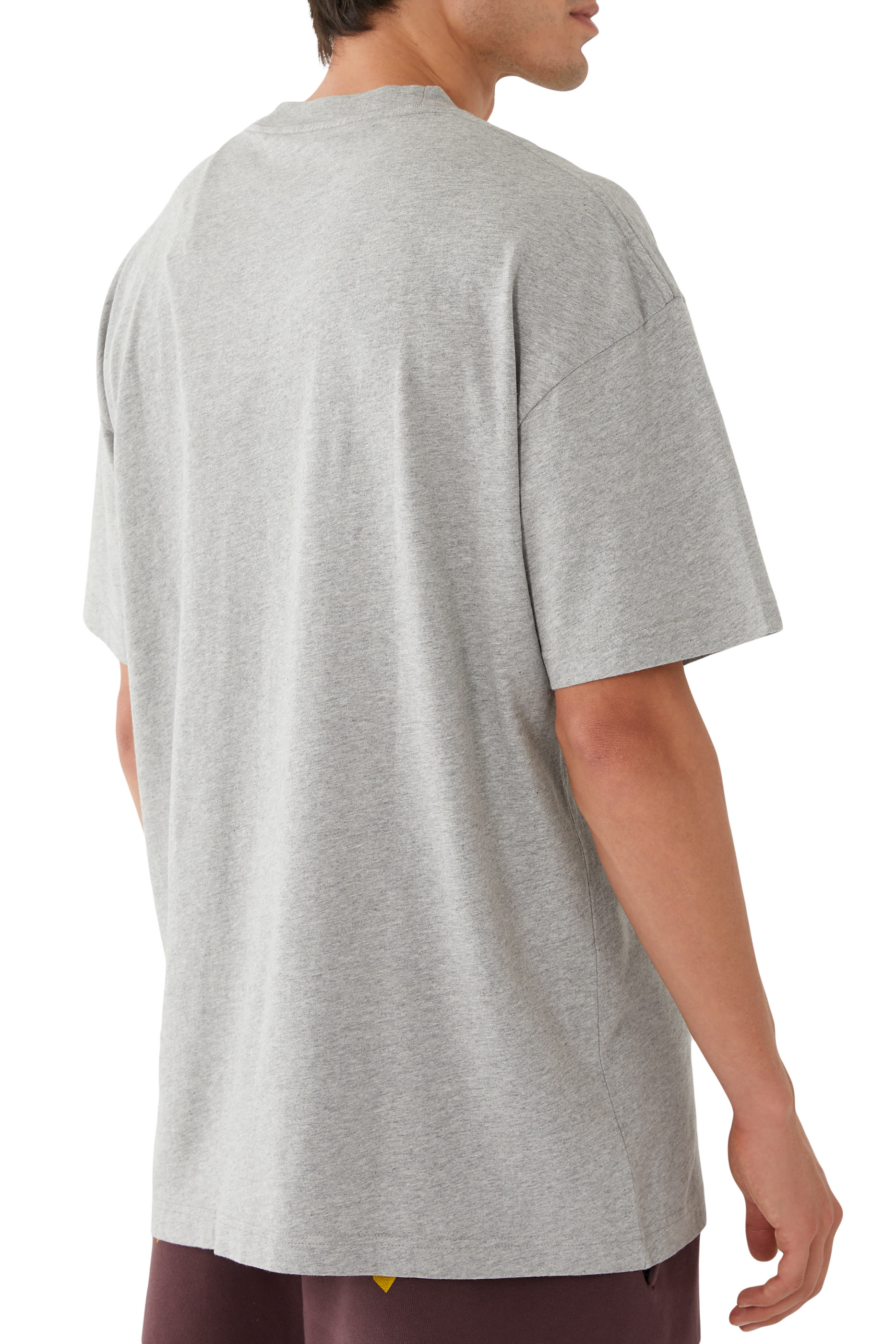 تيشيرت بتصميم جامعي