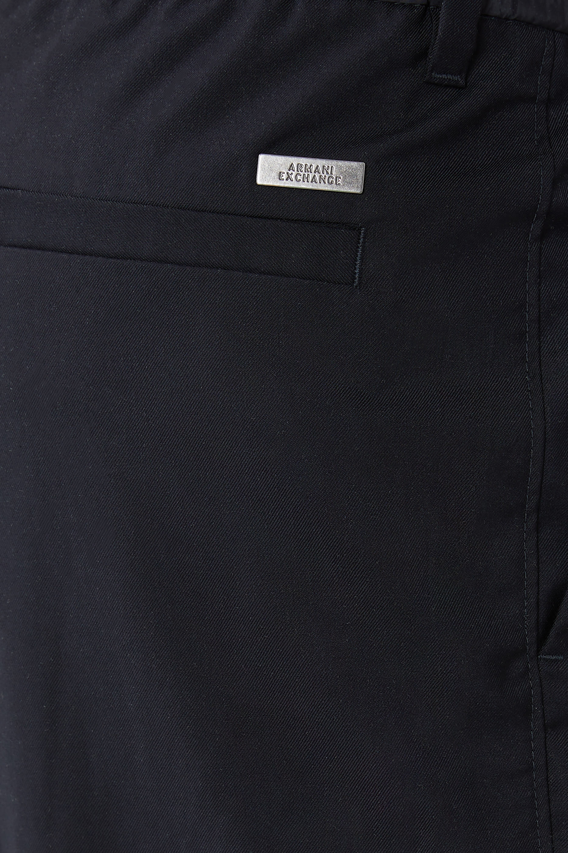 بنطال بقصة ضيقة