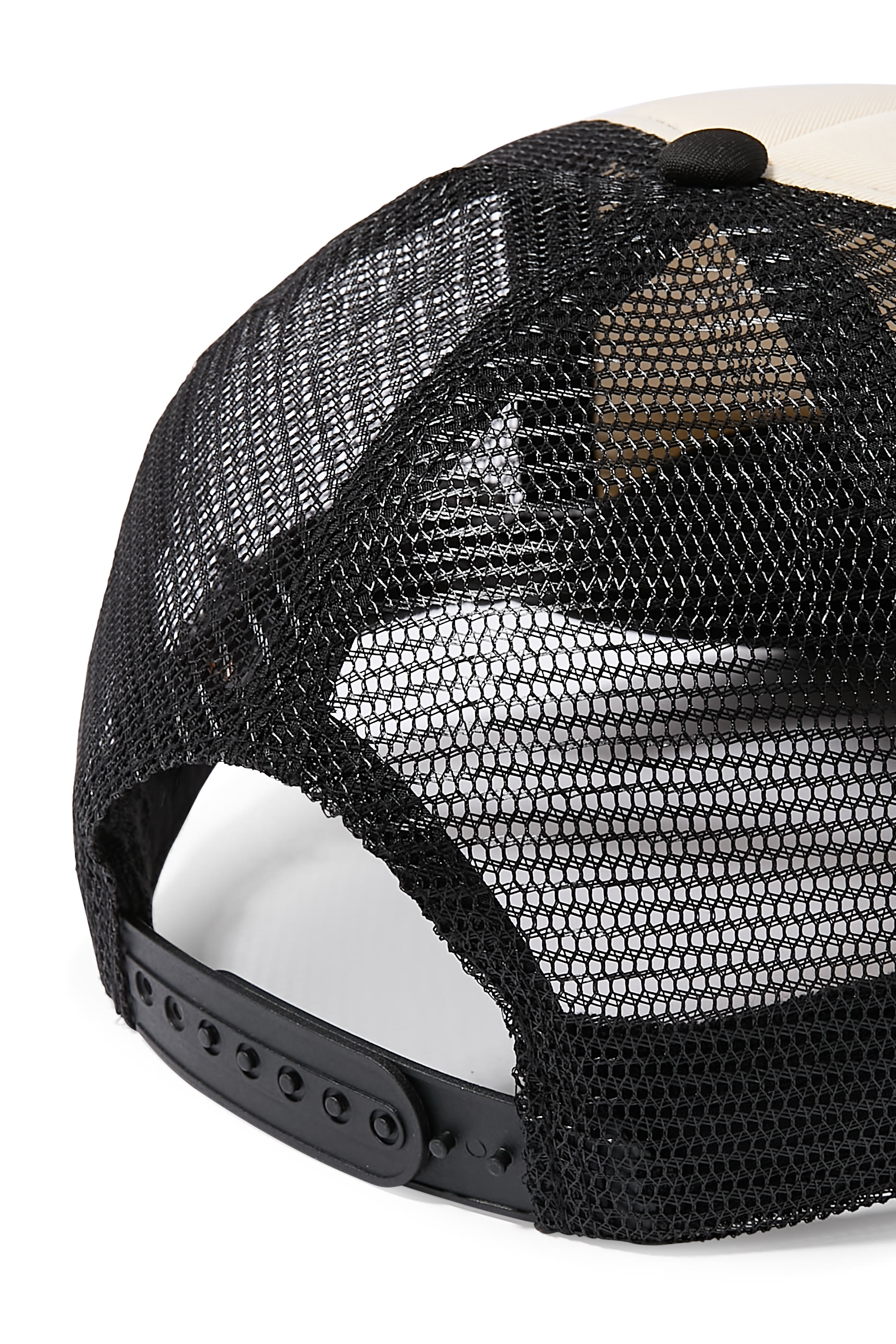 كاب تراكر مزين بشعار الماركة