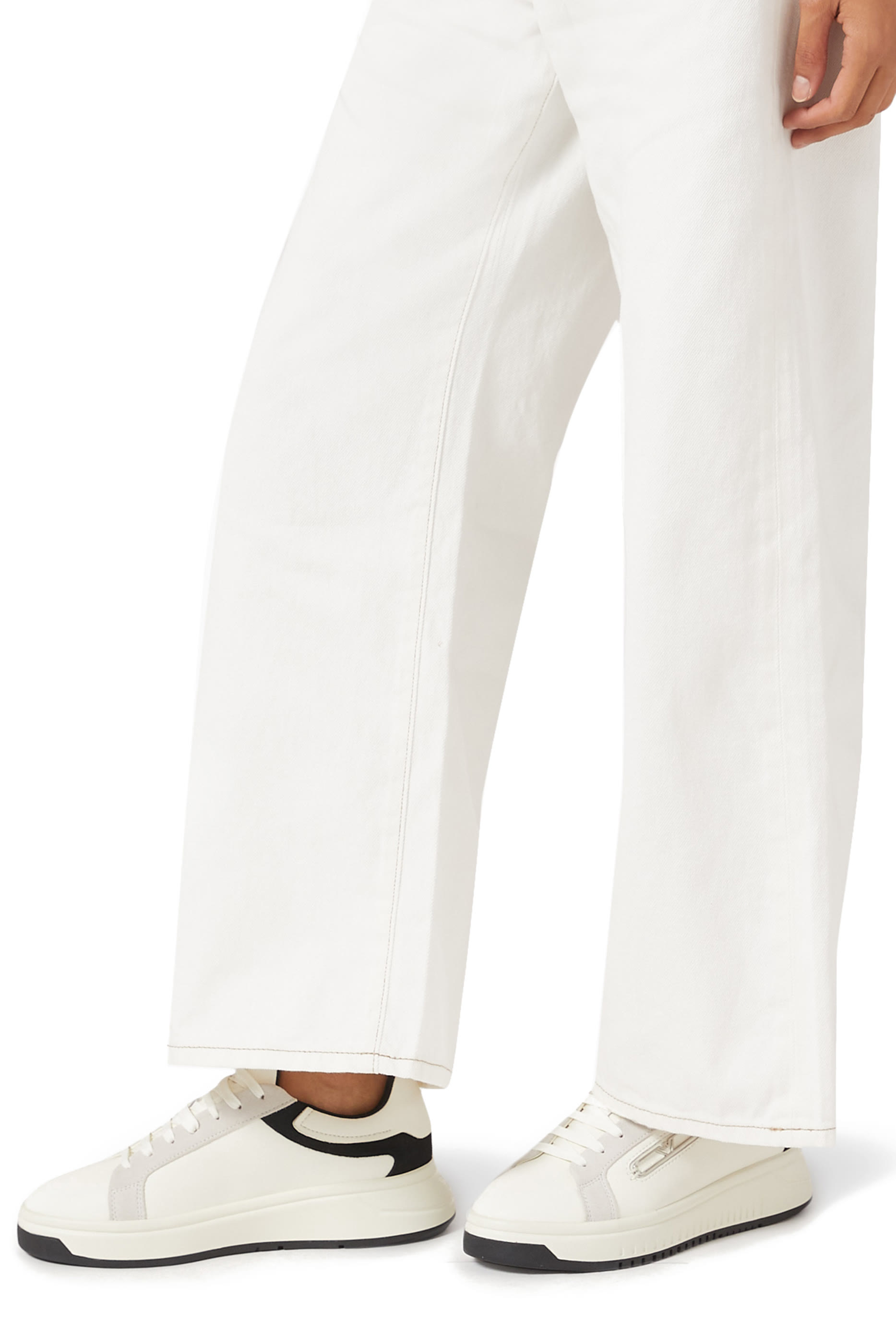 سنيكرز بحلية شعار الماركة