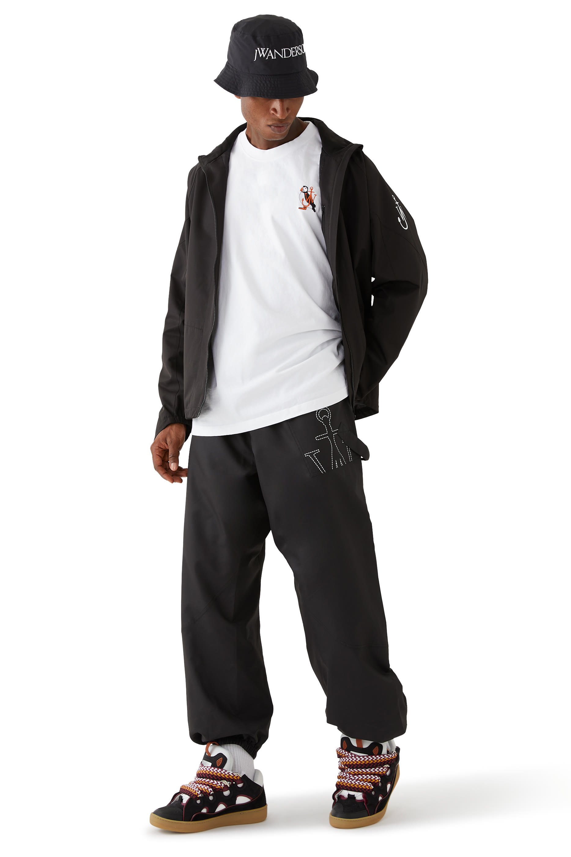 تيشيرت مطرز بطائر البفن