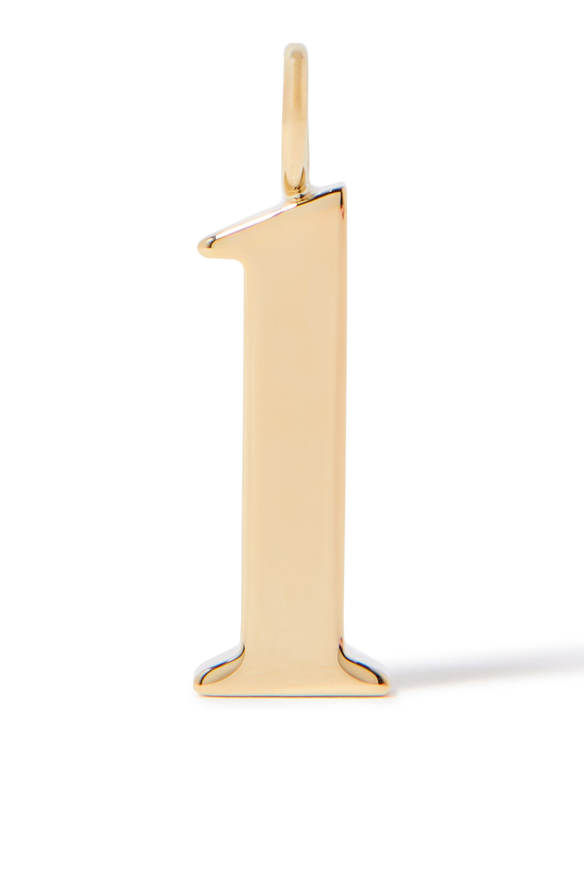 حلية بتصميم حرف L