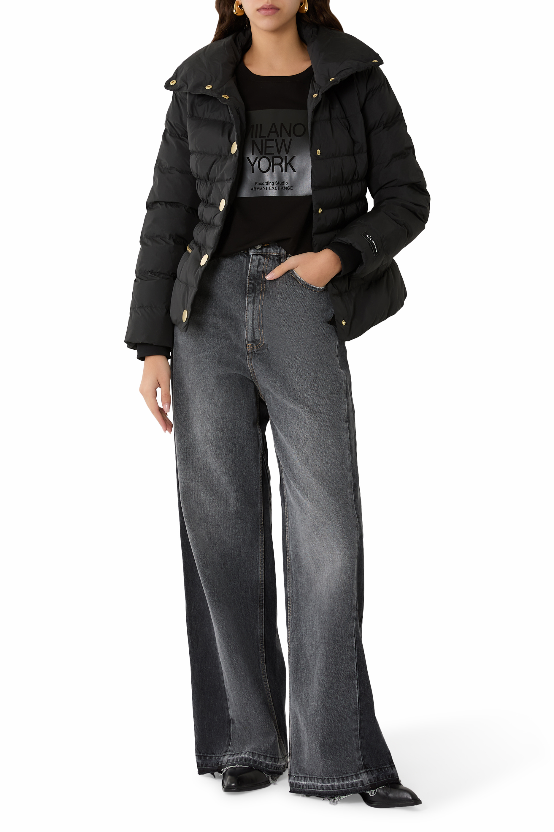 جاكيت مزين بشعار الماركة