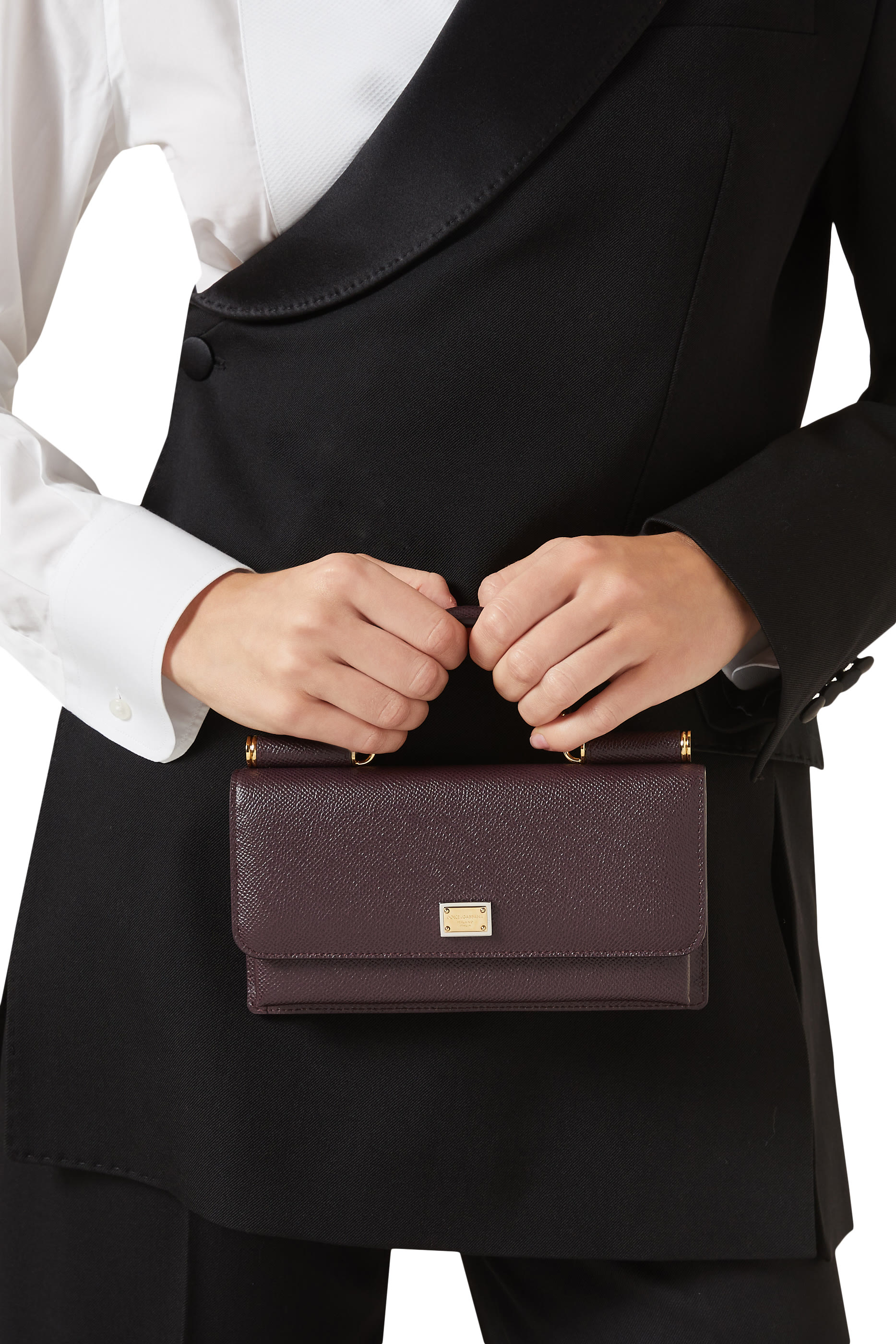 حقيبة صغيرة بشعار الماركة