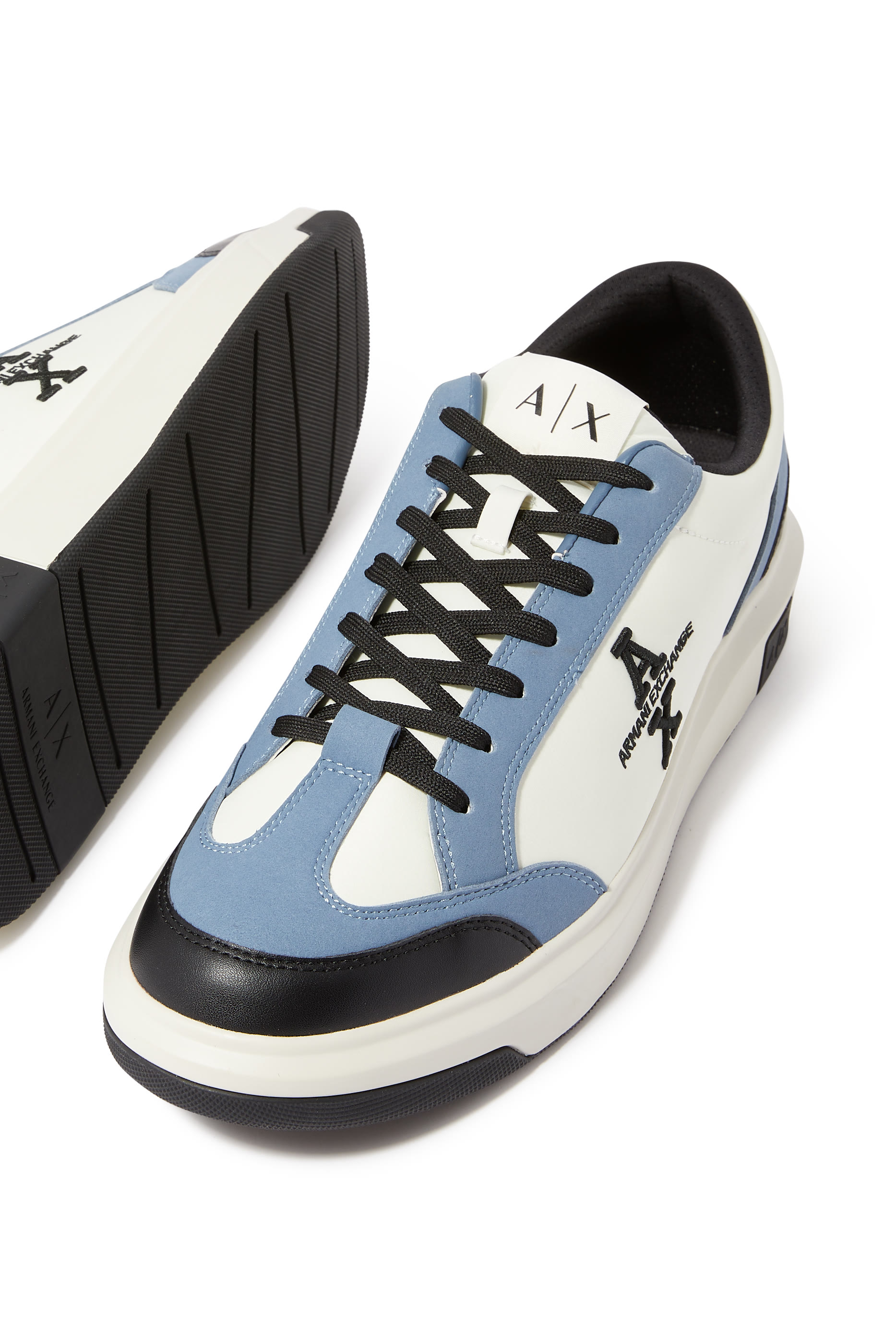 سنيكرز فينيس بشعار الماركة