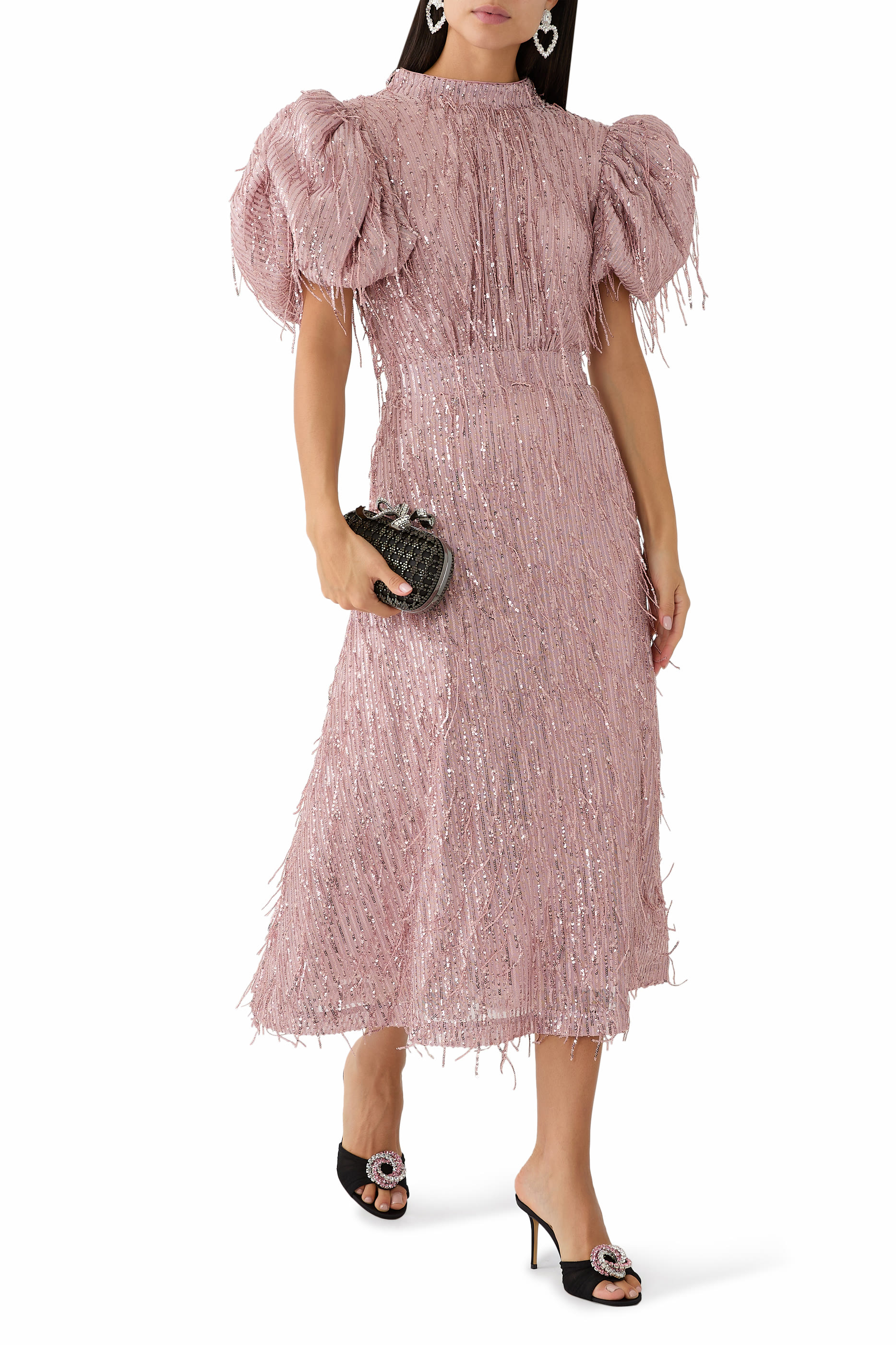 فستان طويل مطرز بالترتر