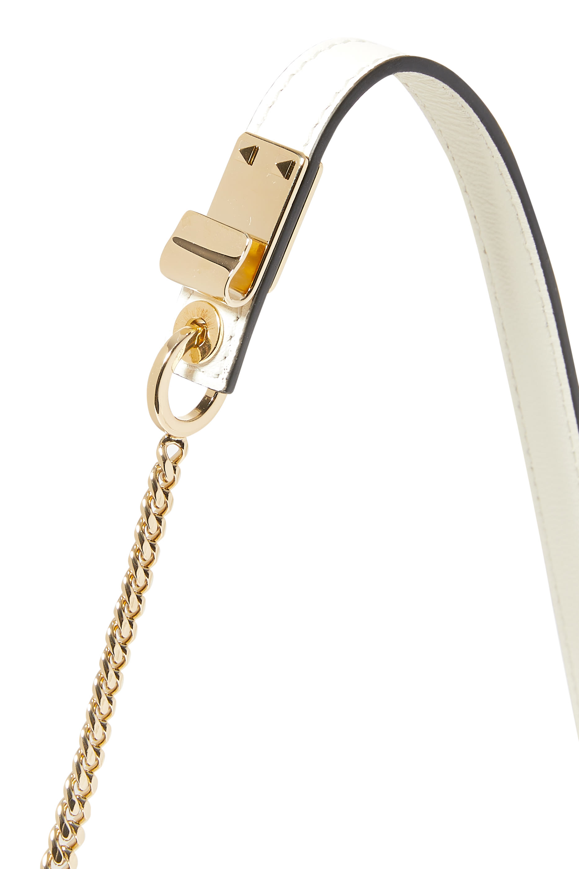 حقيبة صغيرة بشعار الماركة