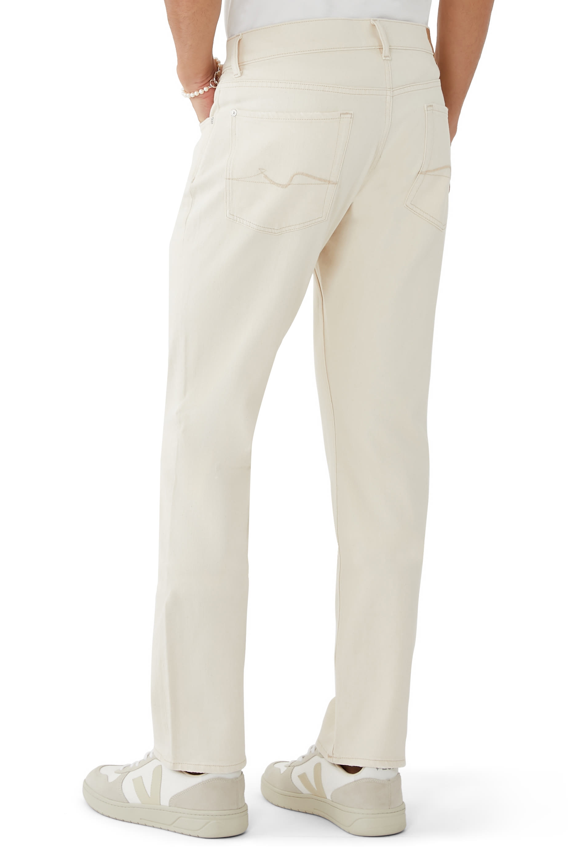 بنطال جينز بقصة ساق مستقيمة