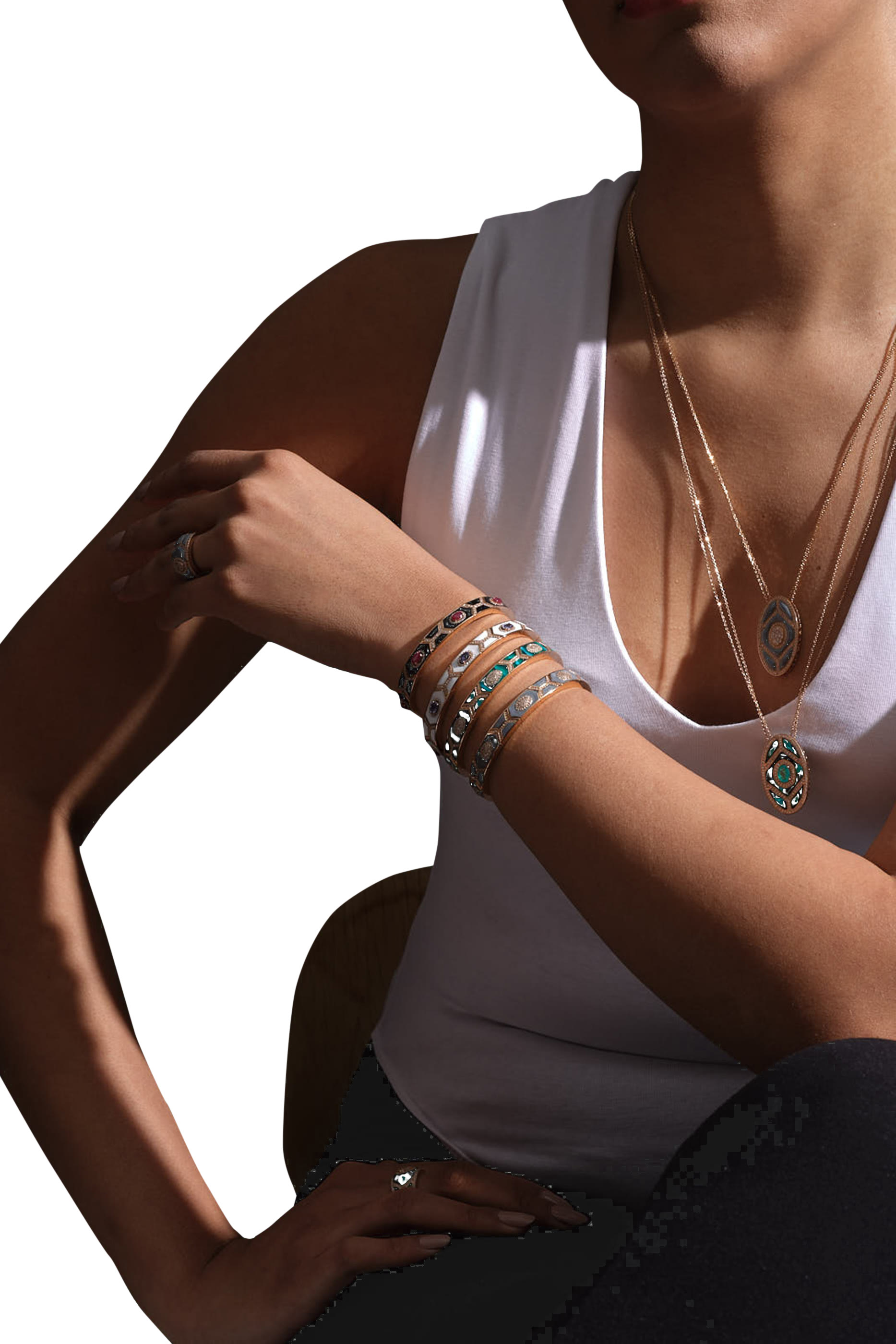 سوار شيلد مرصع بالماس وعرق لؤلؤ أخضر ذهب وردي عيار 18