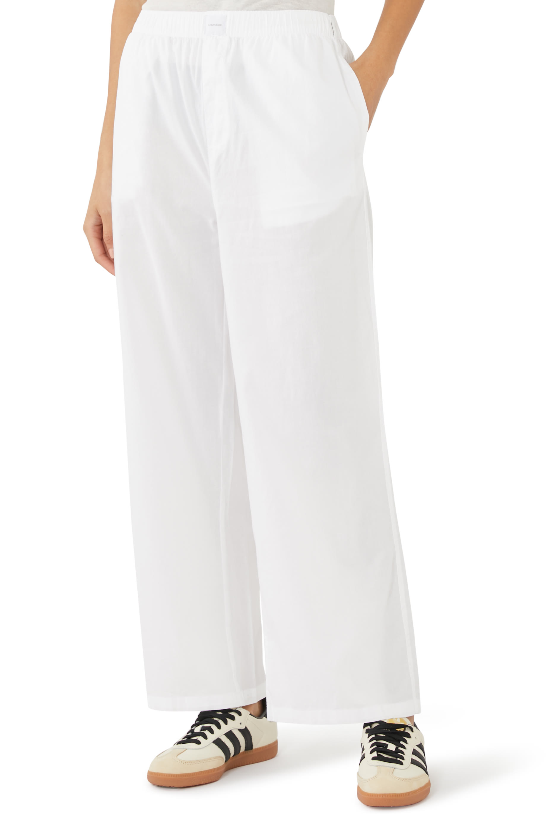 بنطال بقصة ساق واسعة