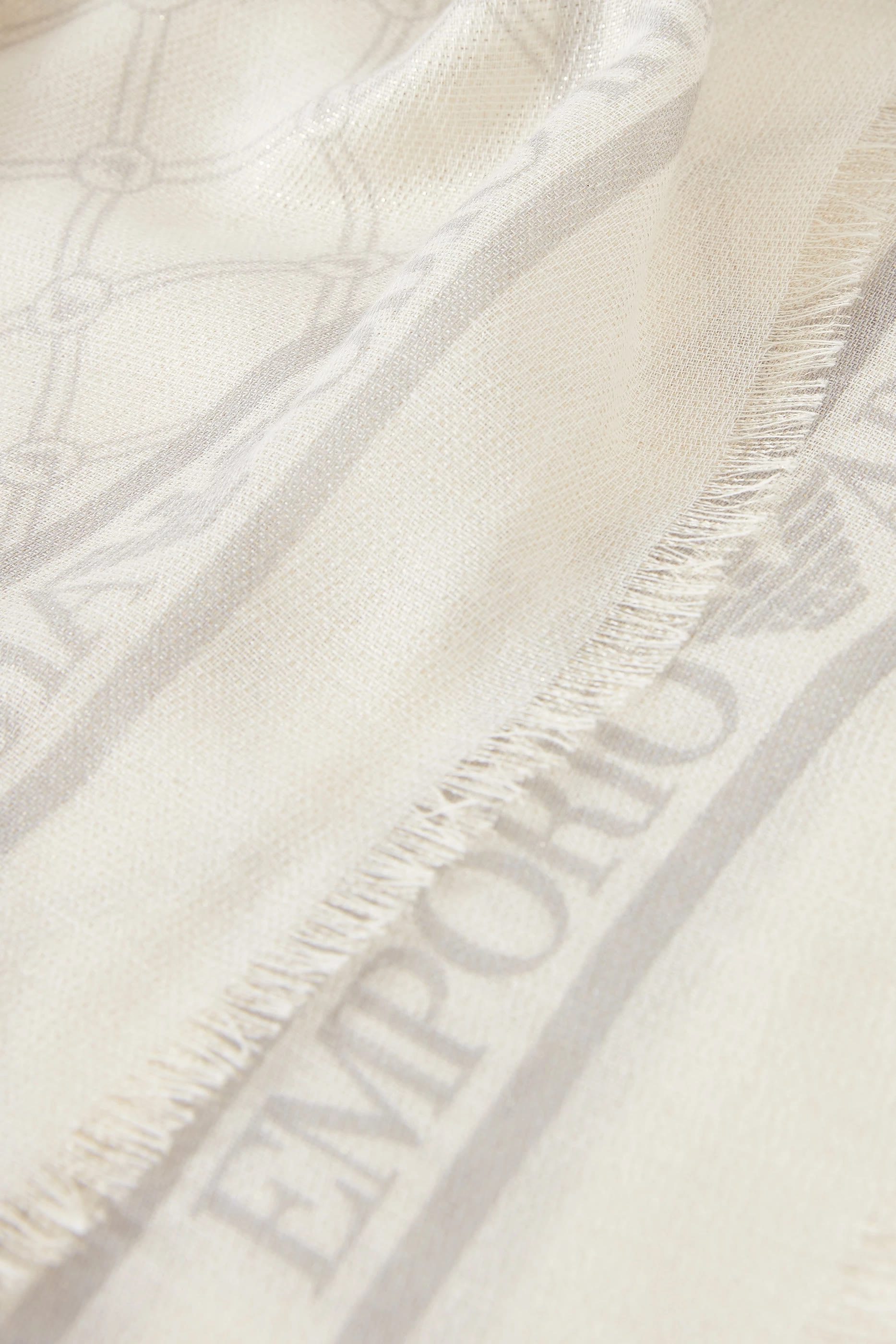 وشاح فوالارد بخطوط مائلة لوريكس