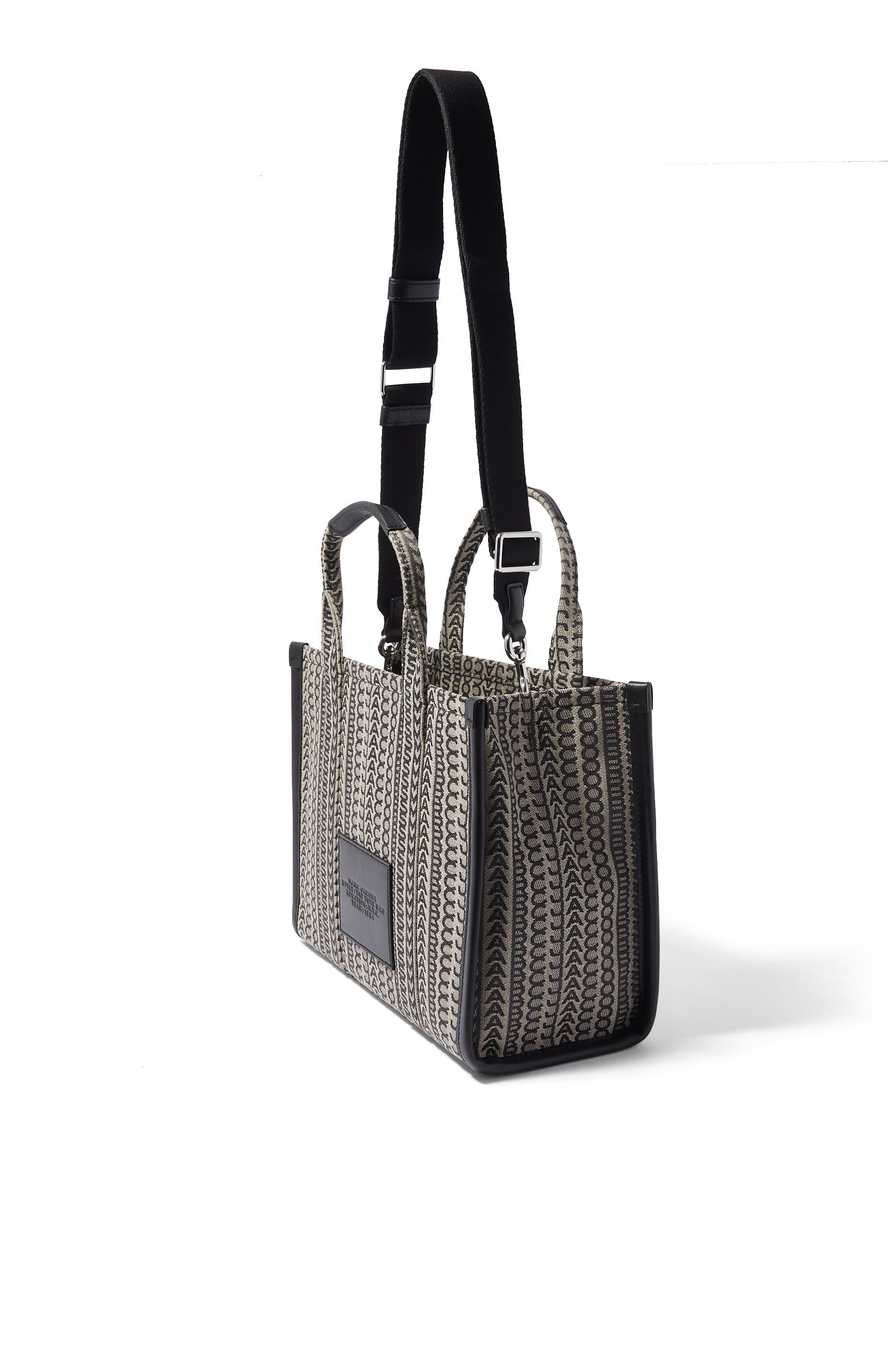 حقيبة يد متوسطة الحجم