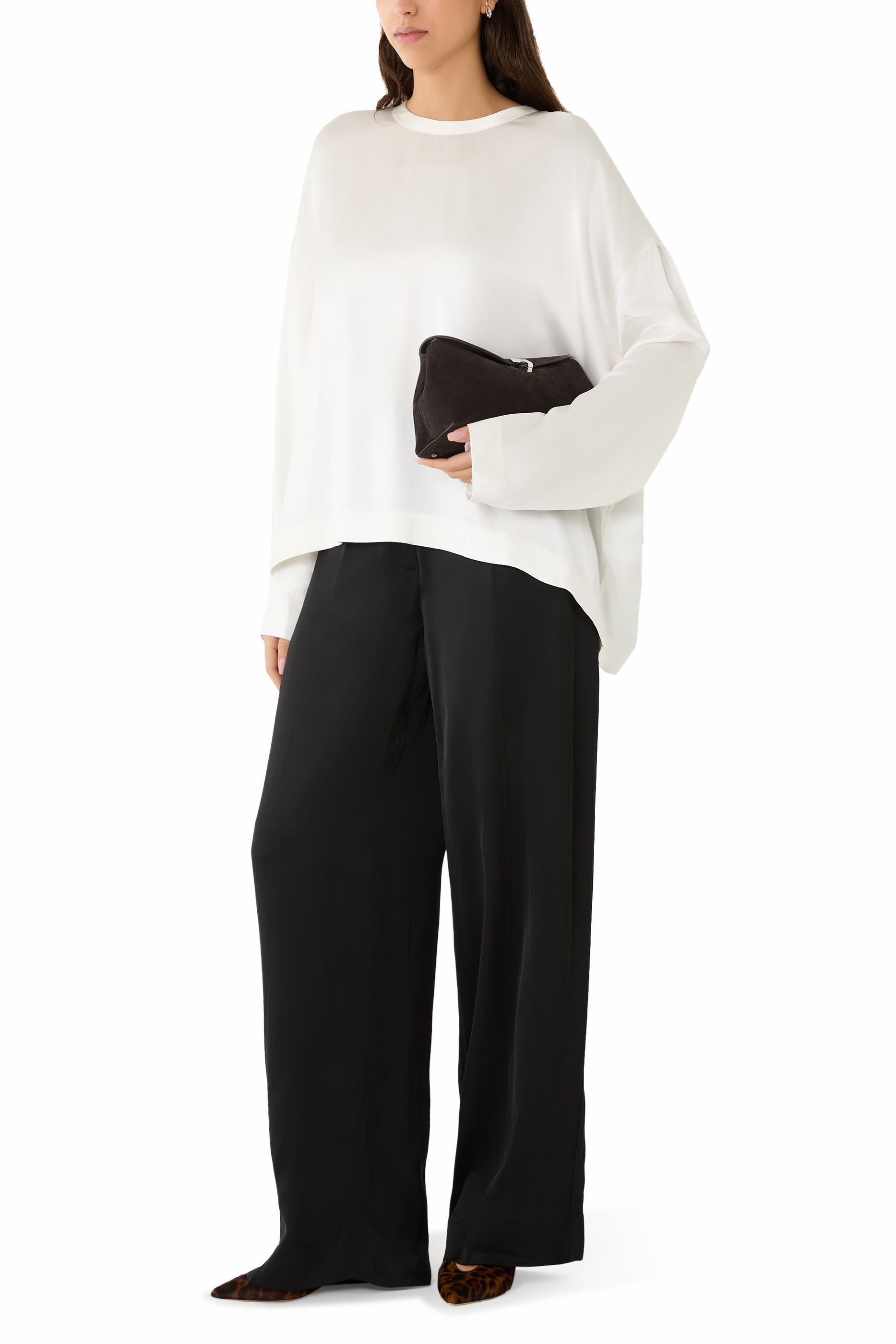 بلوزة بقصة مربعة ستان