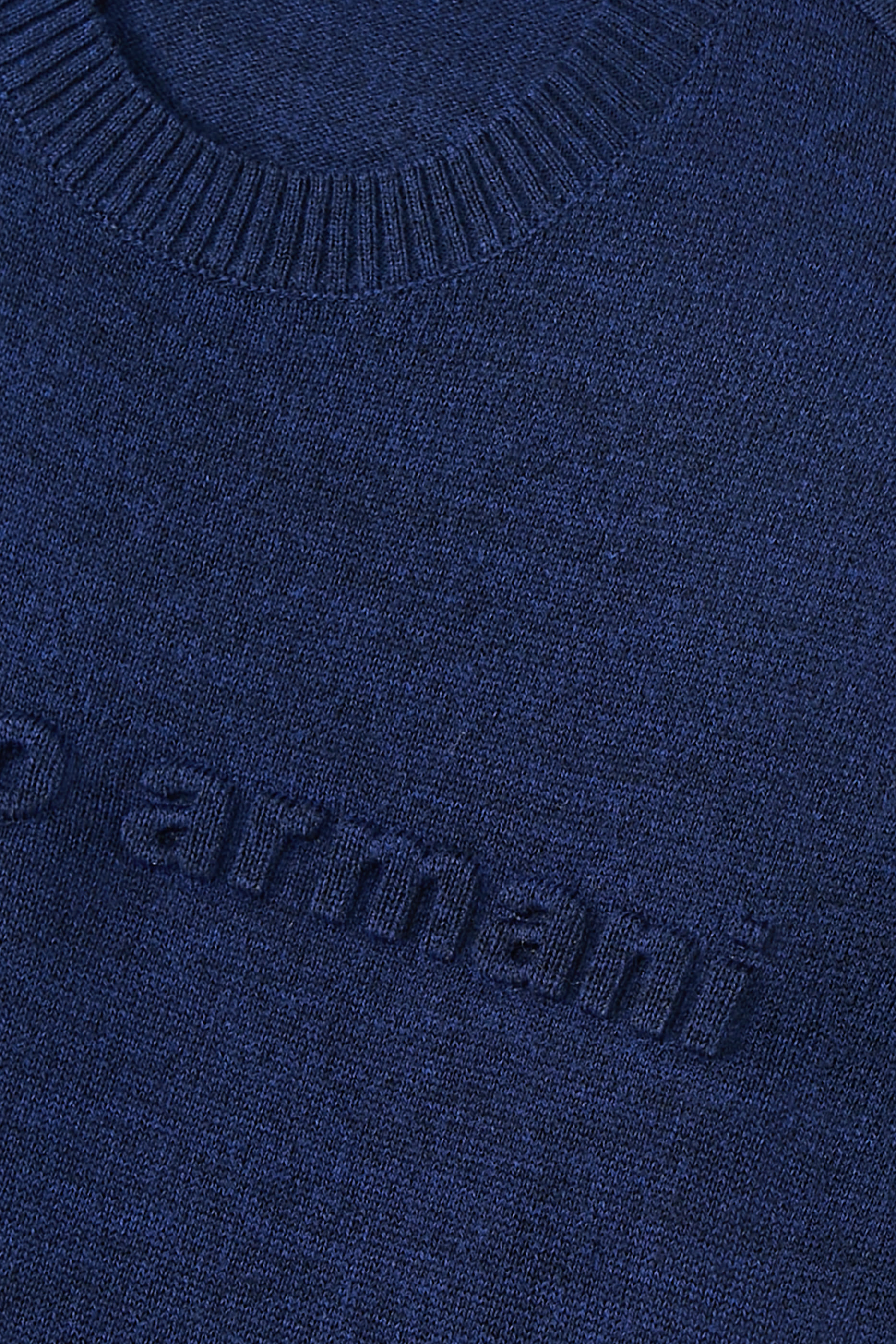 كنزة بشعار الماركة للأطفال