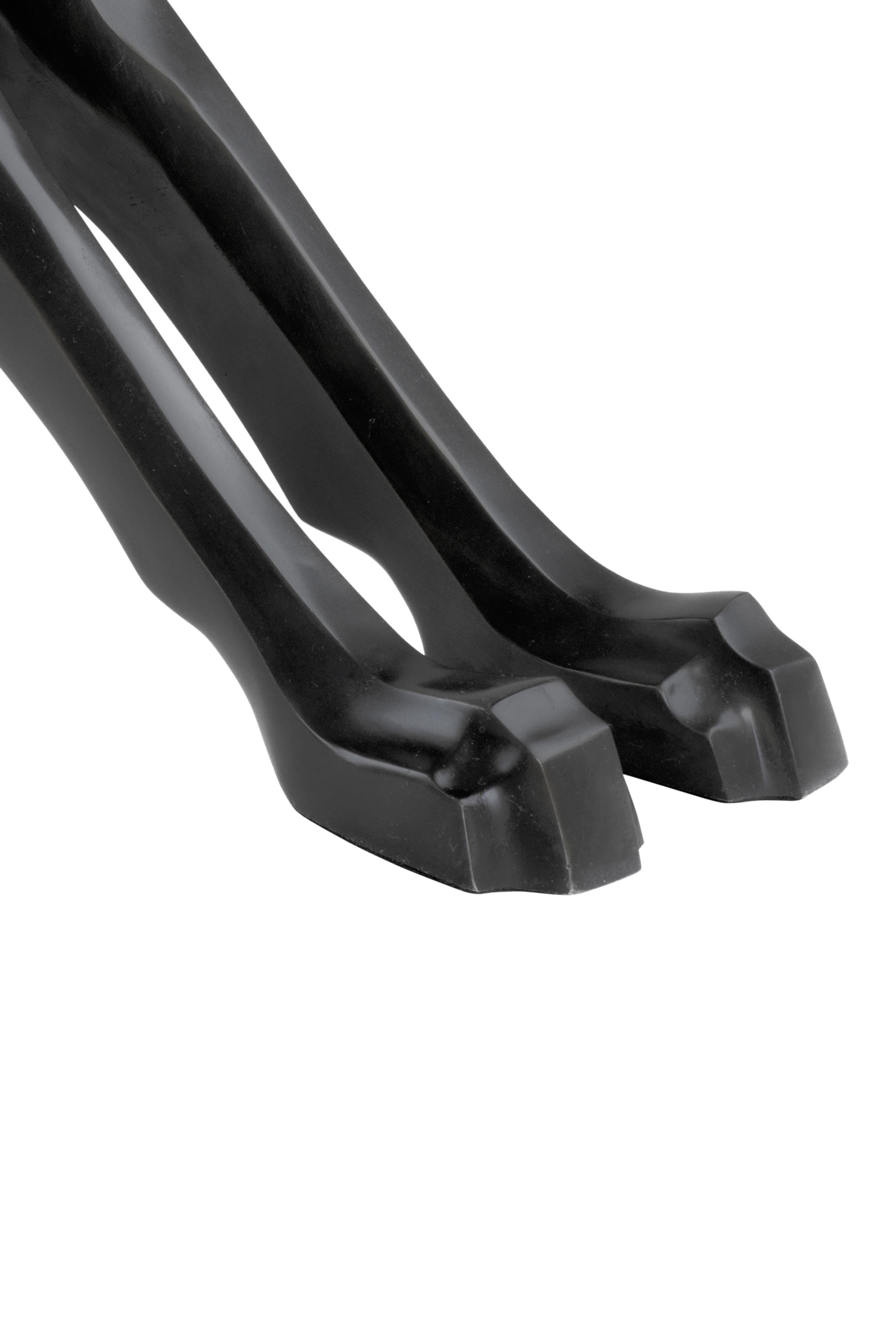 منحوتة بتصميم فهد ألمنيوم