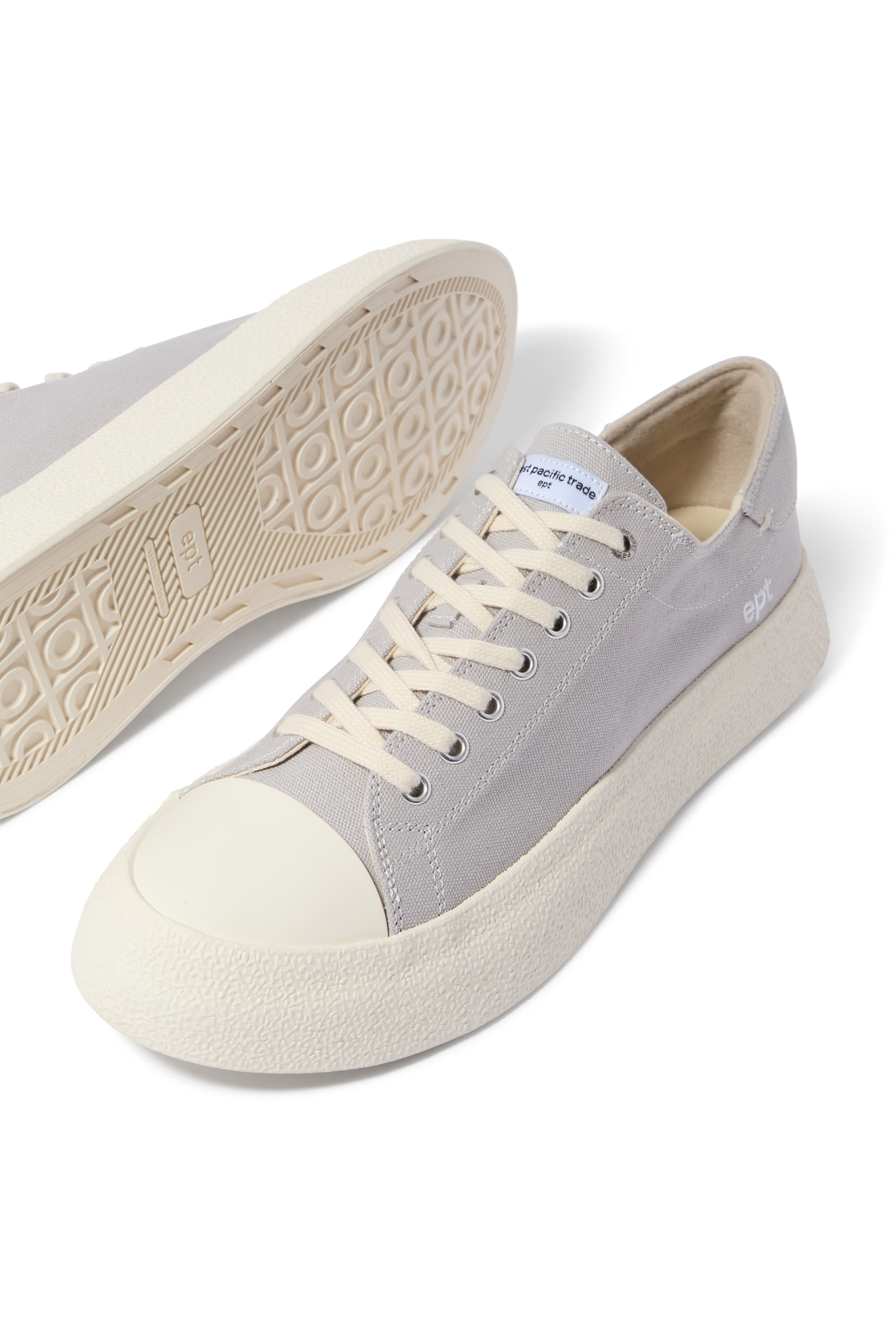 سنيكرز دايف بكاحل منخفض