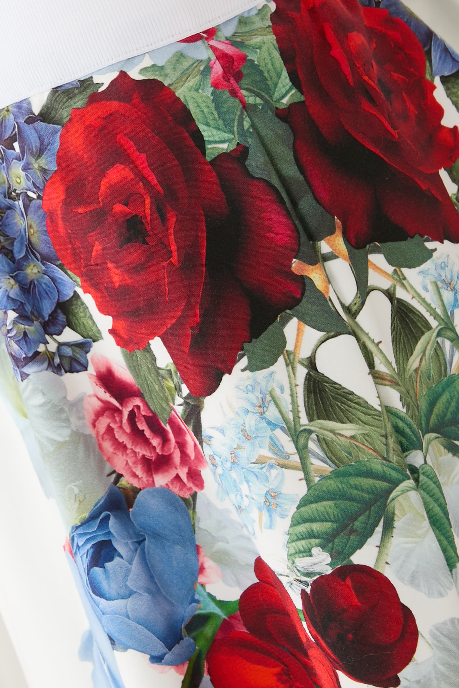 تنورة إيرلا بقصة واسعة