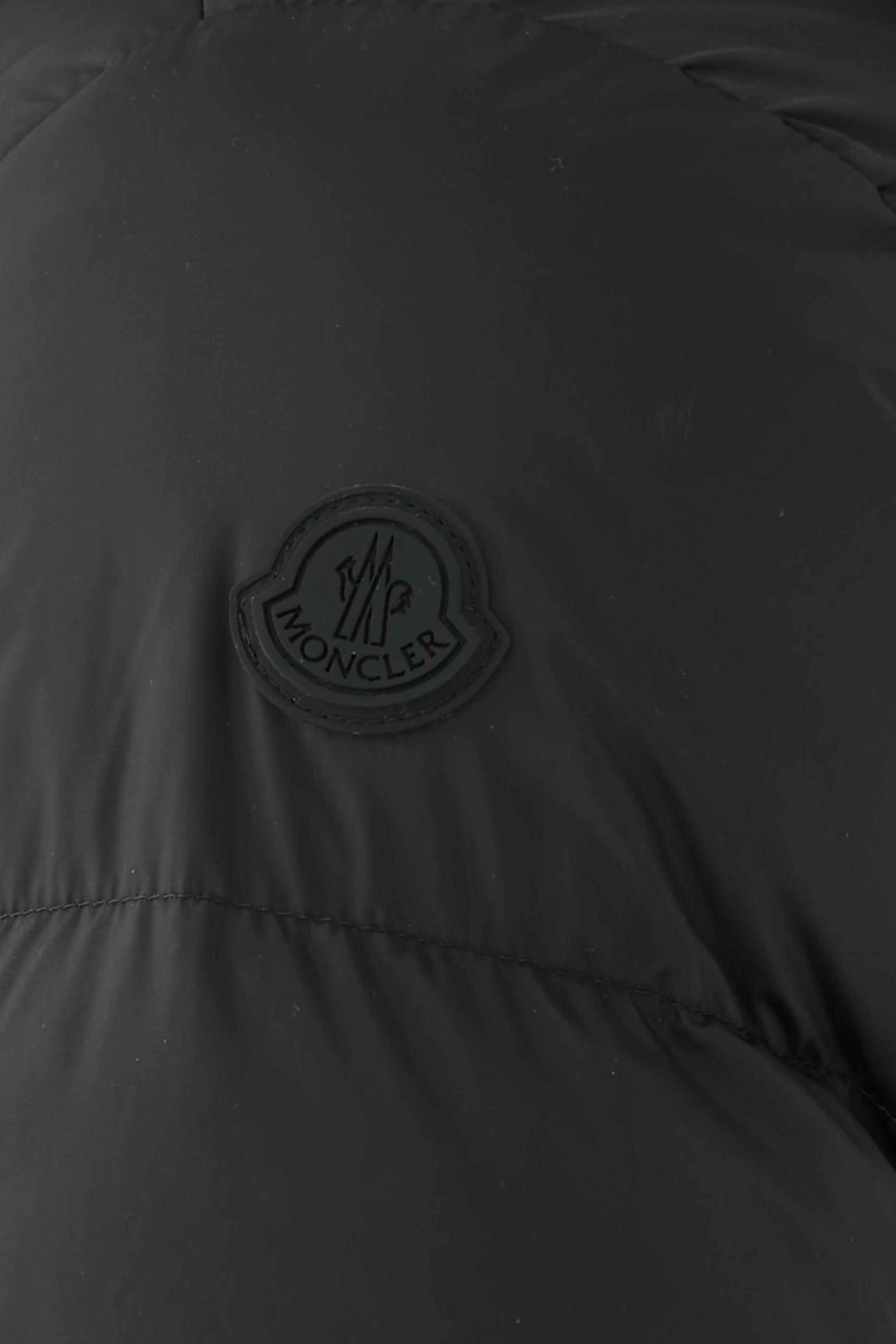 جاكيت مونتكلا بغطاء رأس