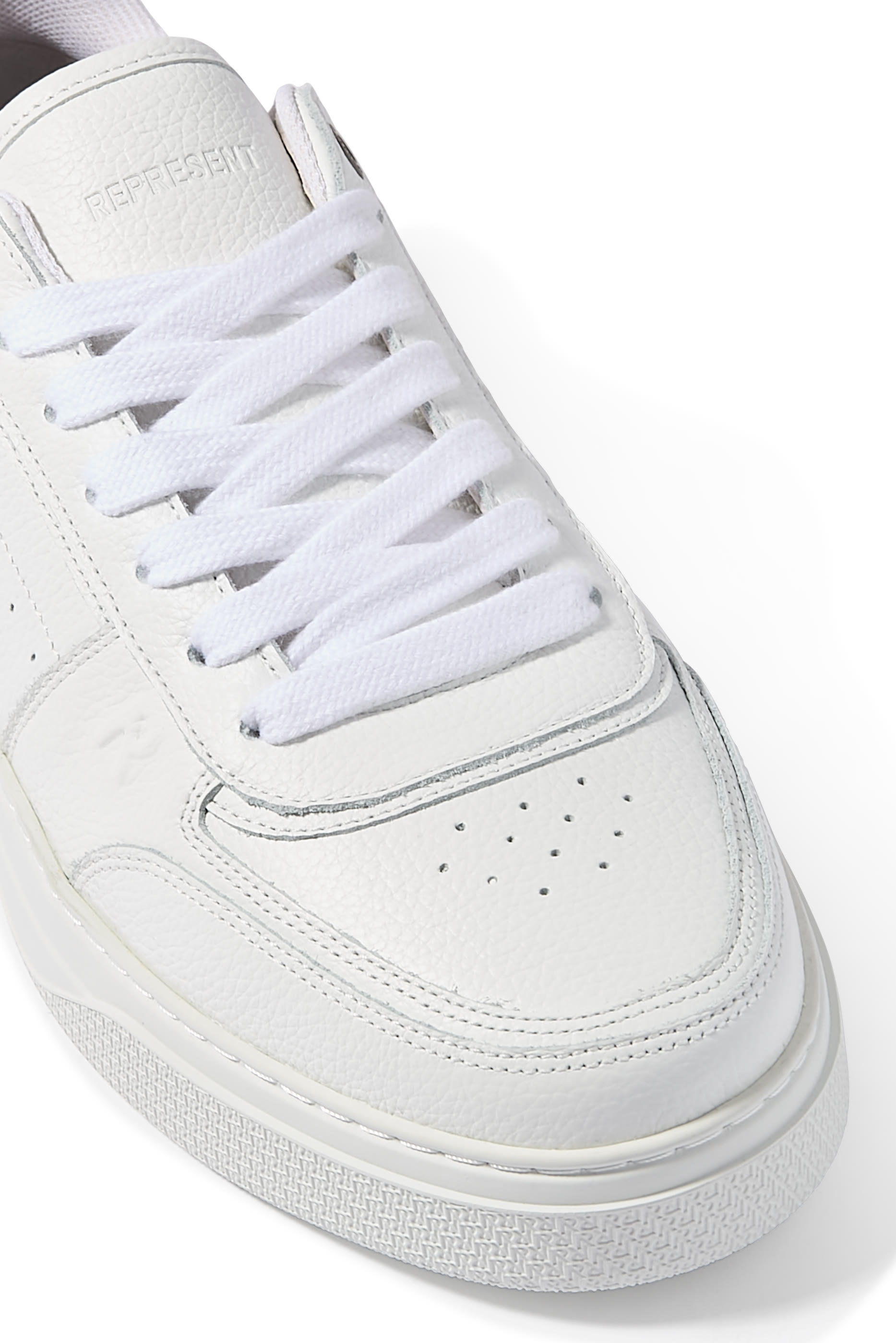 سنيكرز إنشيال