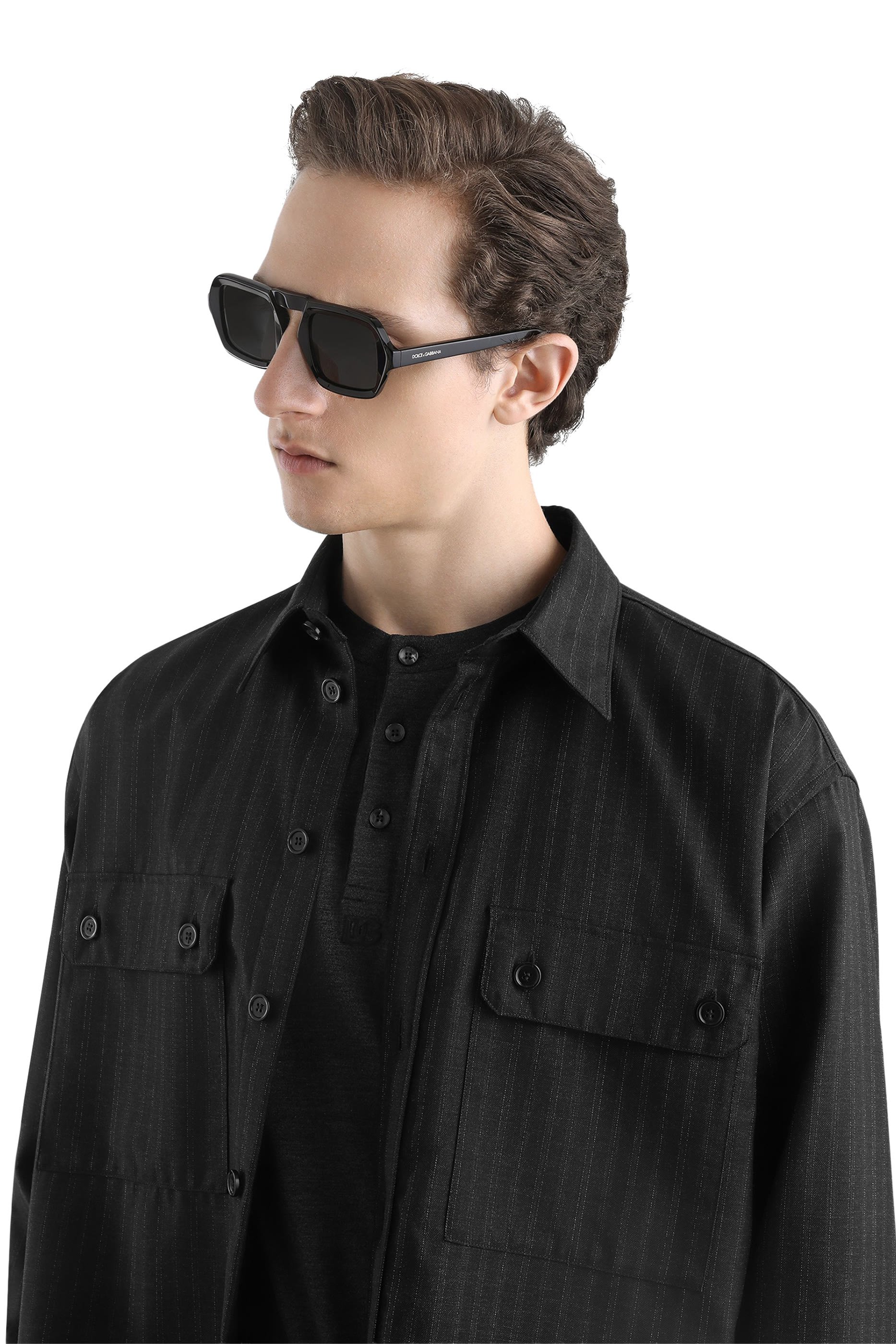 قميص مخطط بقصة ضيقة 