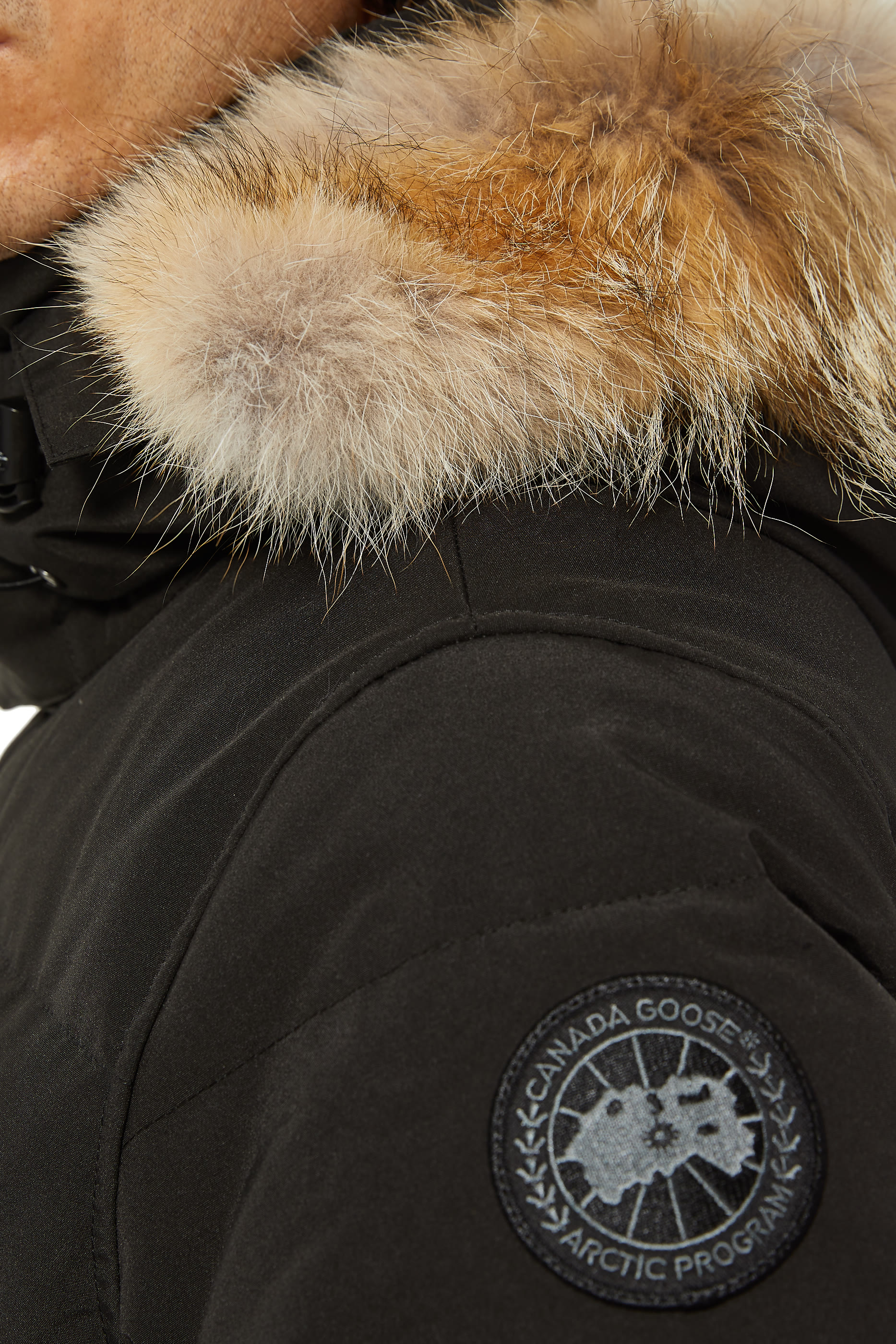 جاكيت ويندهام باركا برقعة سوداء