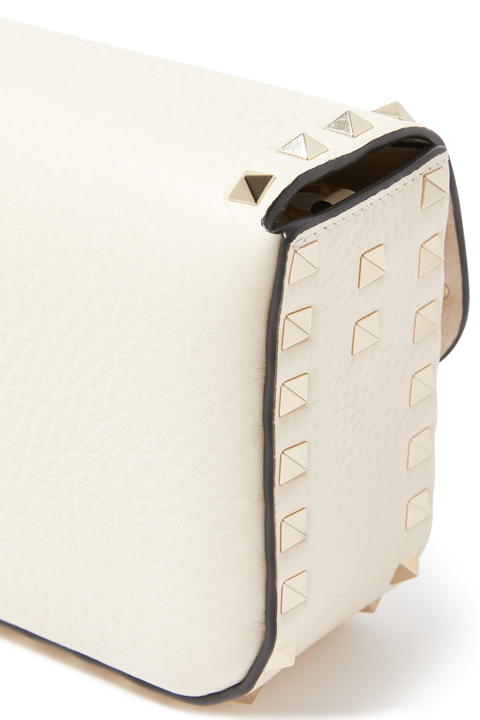 حقيبة كتف مرصعة بحلي هرمية