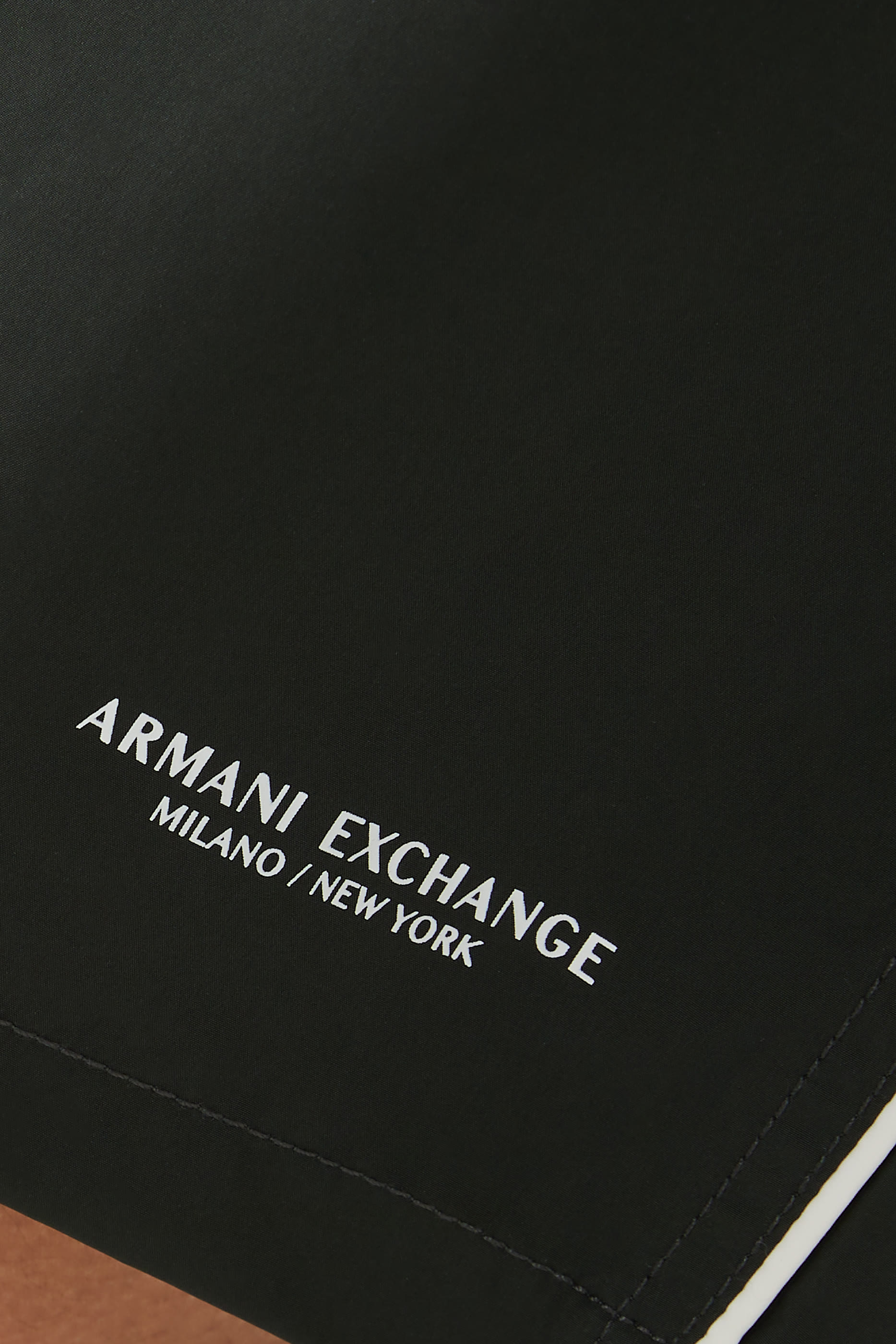 شورت سباحة بشعار الماركة