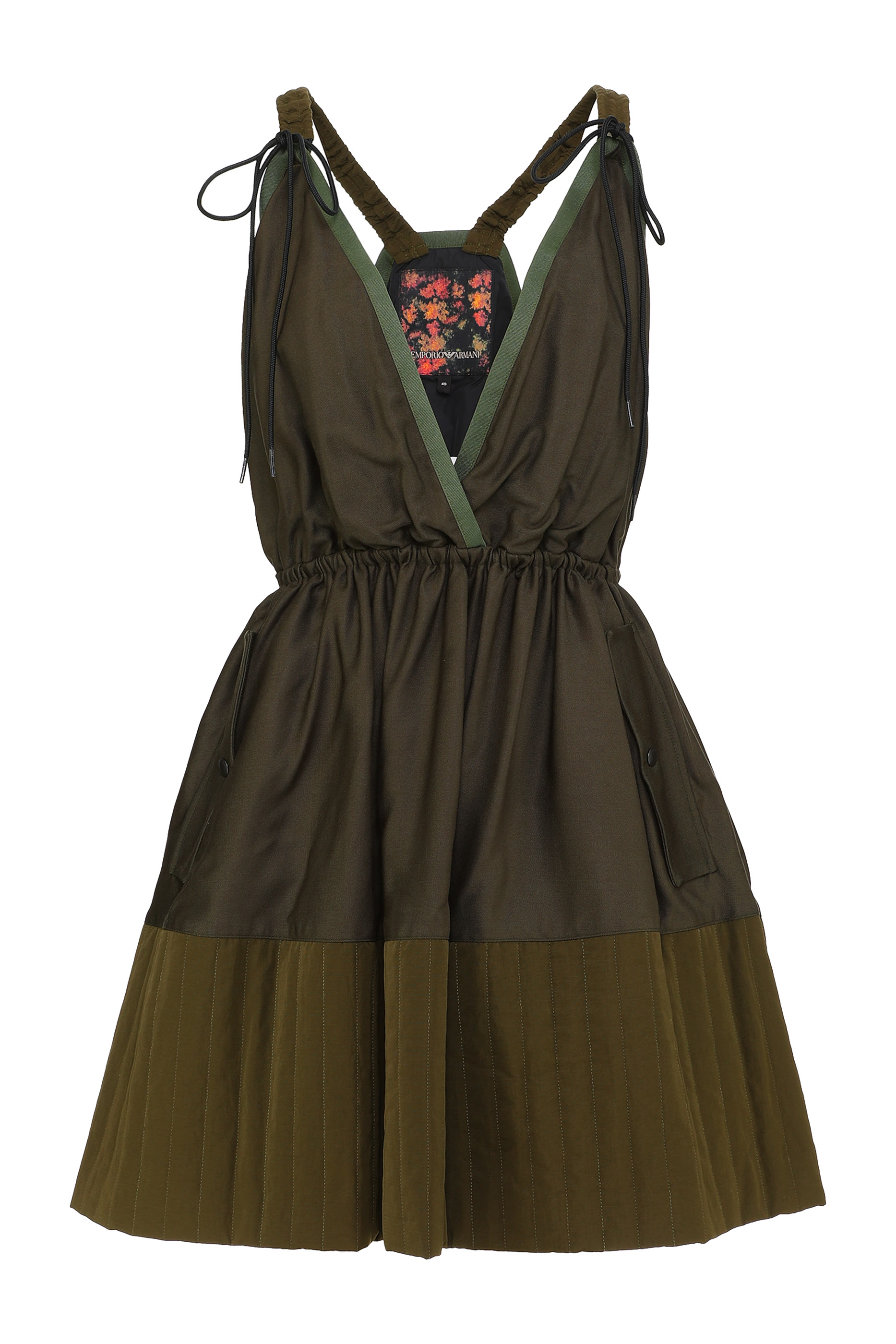 فستان واسع من الأسفل من تشكيلة كابسول الأساسية المستدامة