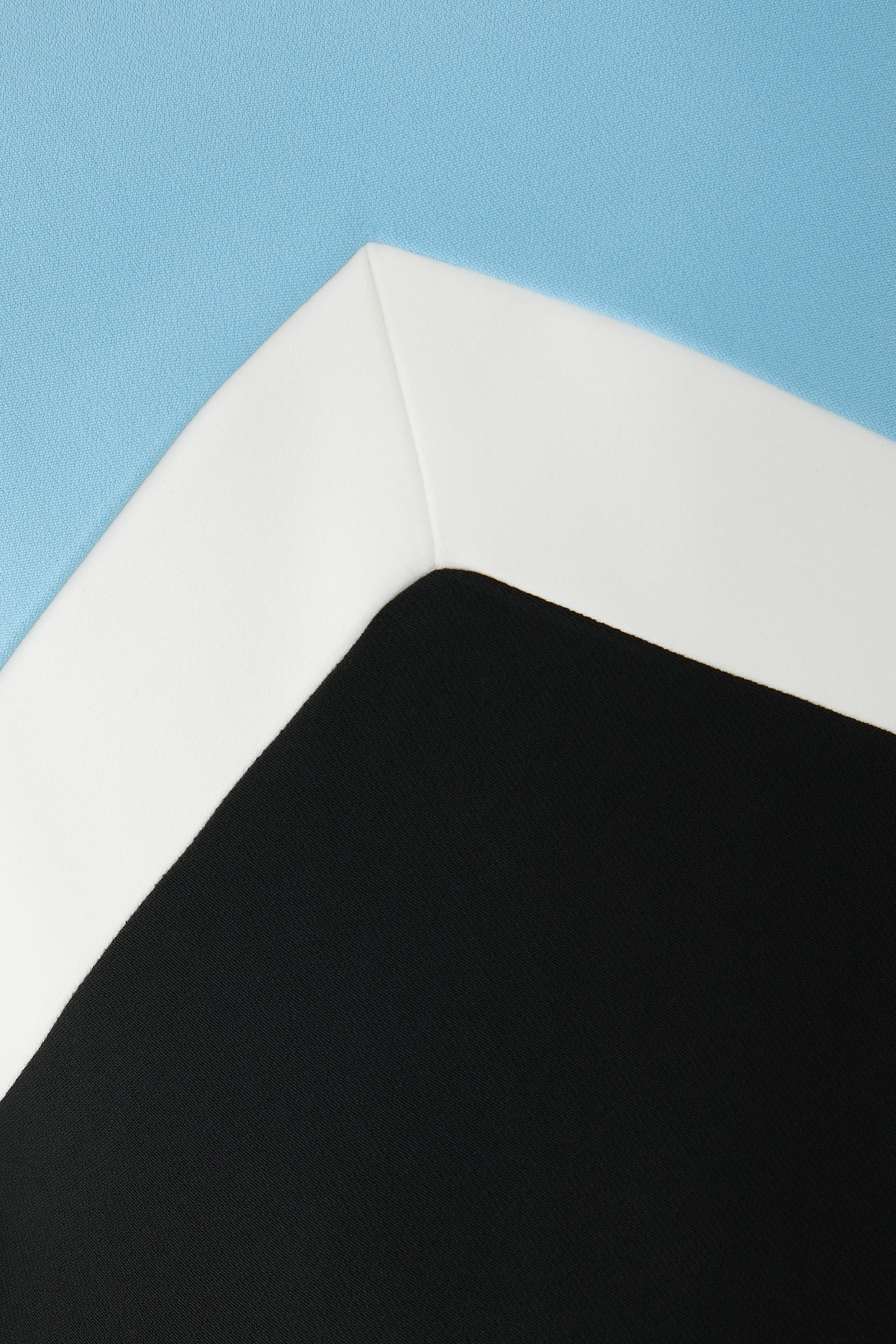 فستان طويل مقسم بألوان