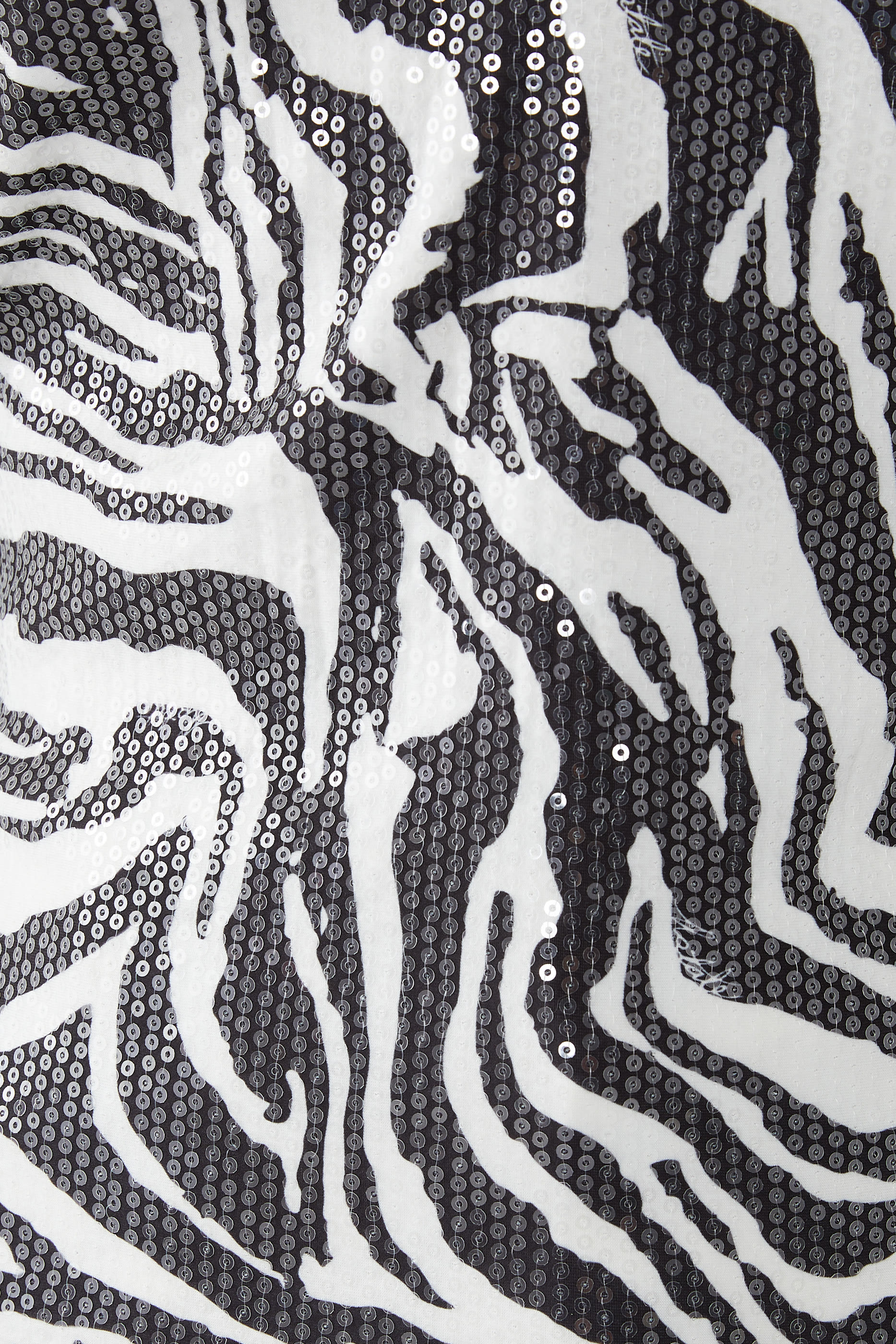 تيشيرت بأكمام طويلة ونقشة زيبرا