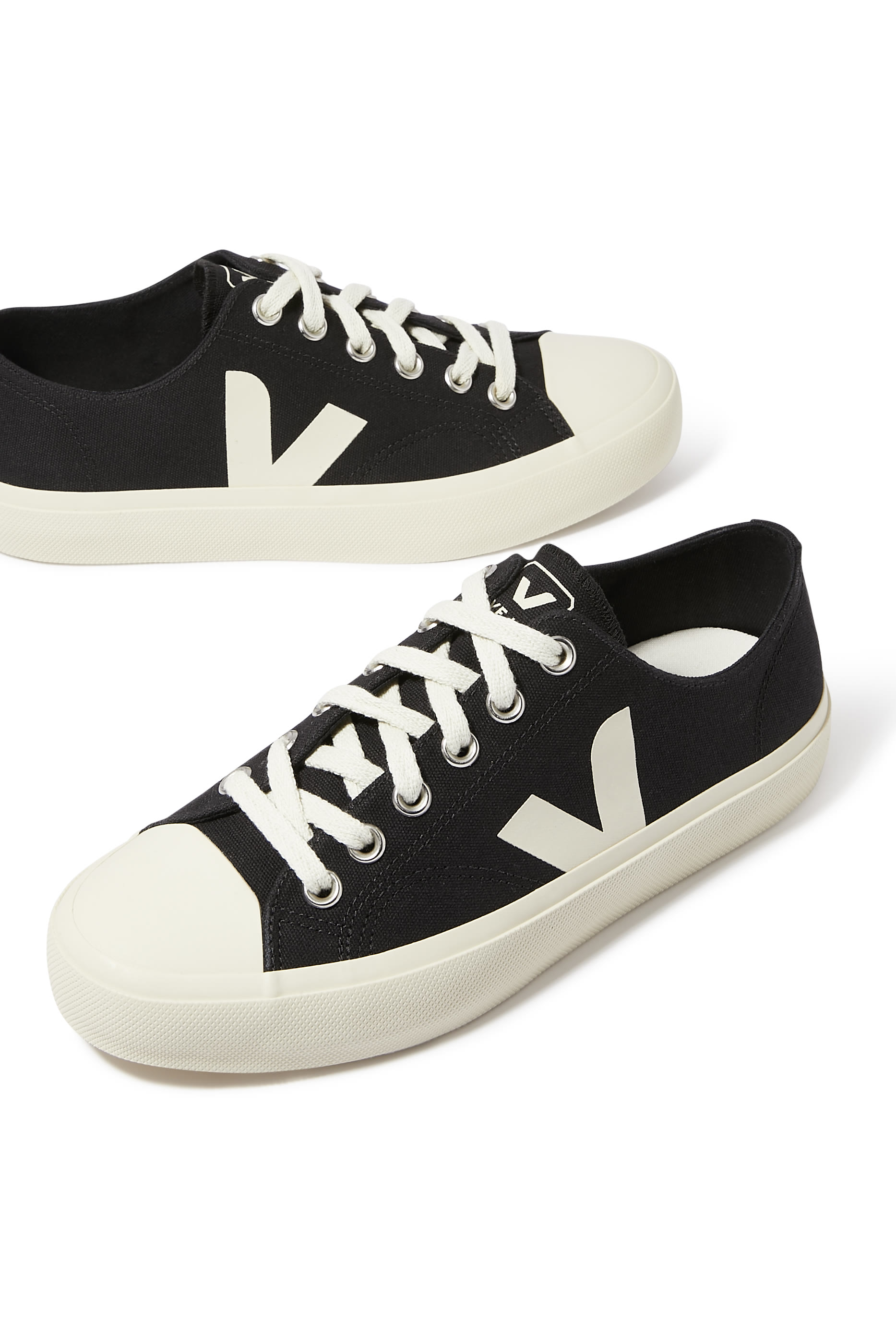 سنيكرز واتا II بكاحل منخفض قماش قنب