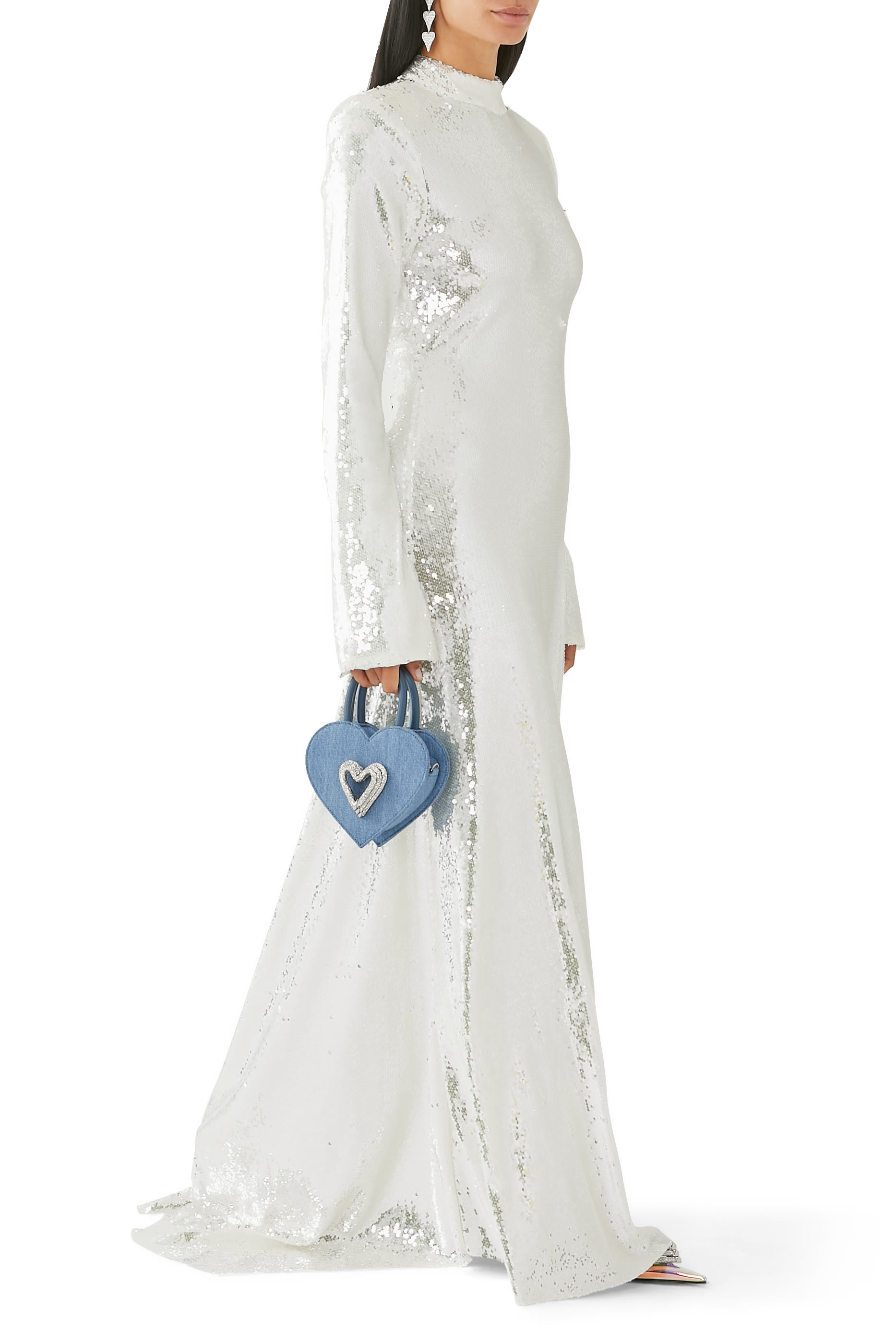 فستان طويل مطرز بترتر