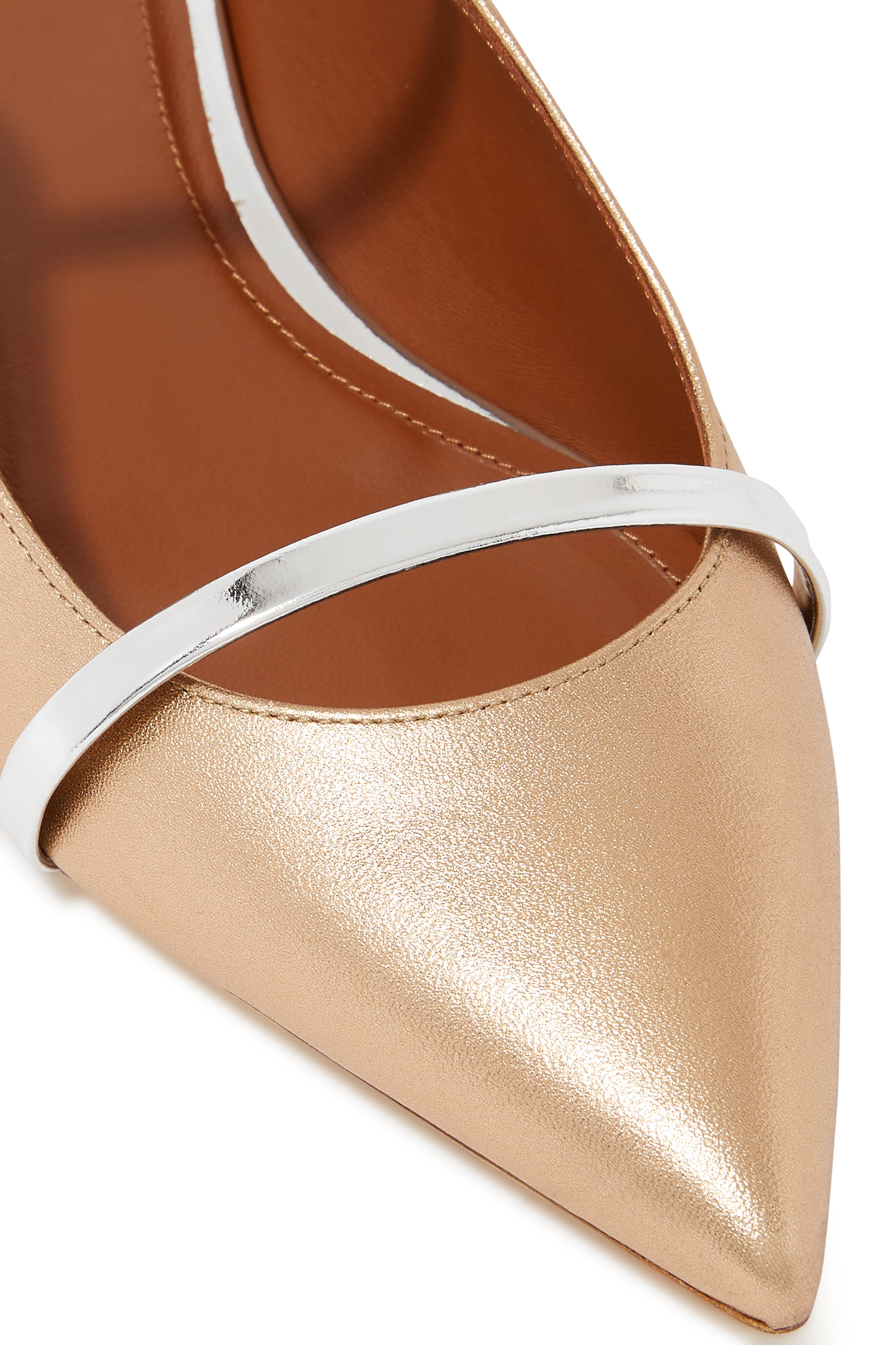 حذاء مورين مفتوح من الخلف لامع بكعب مسطح