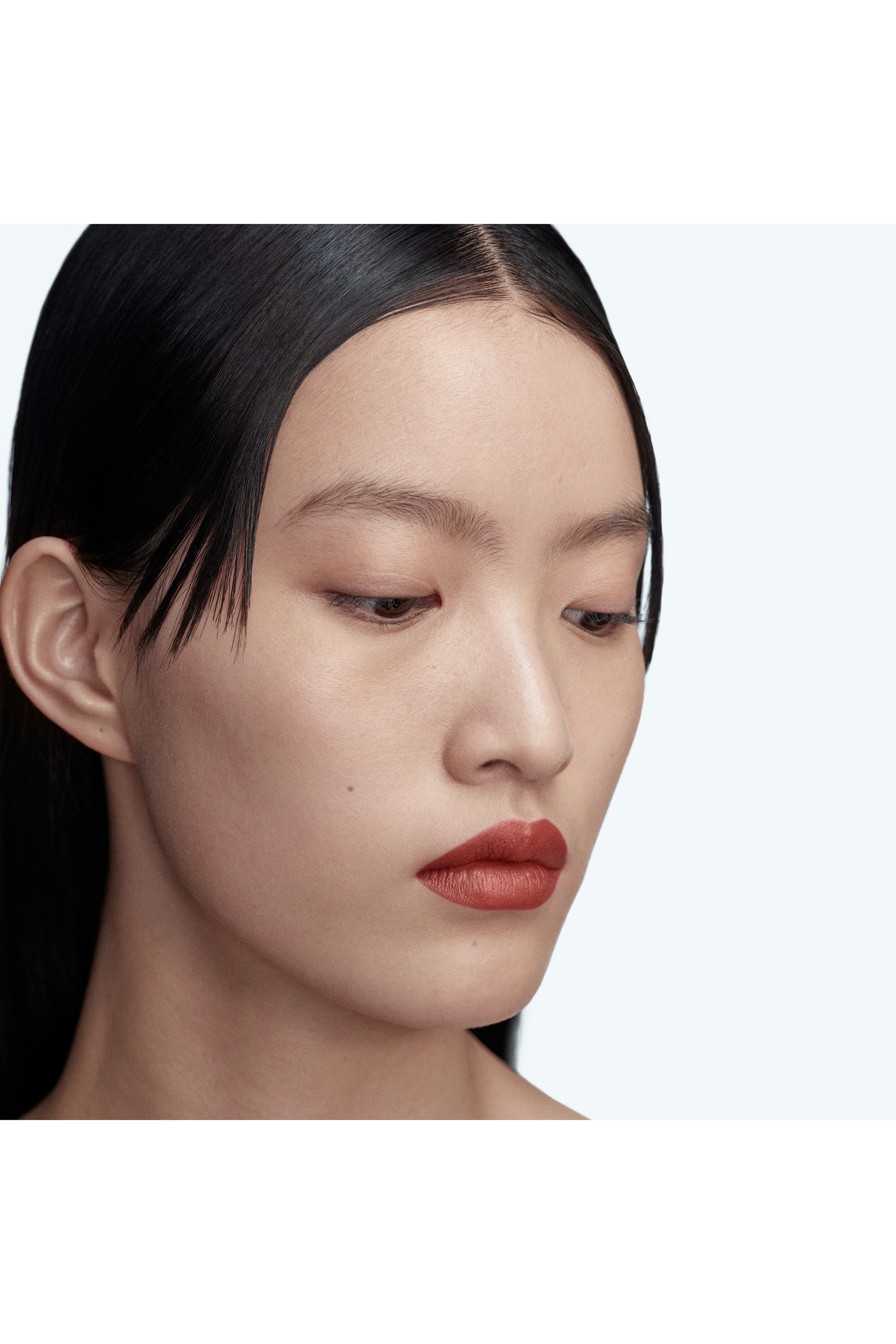 أحمر شفاه غير لامع