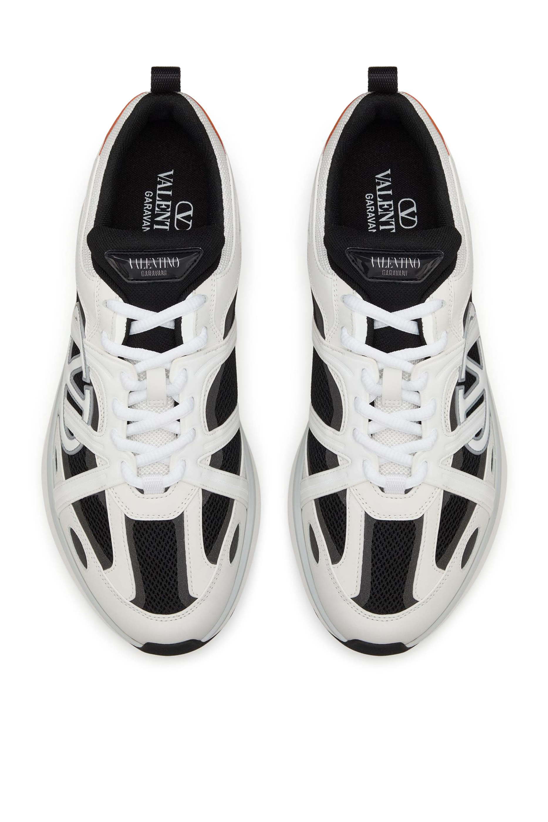 سنيكرز إيزي جوغ بكاحل منخفض وشعار V