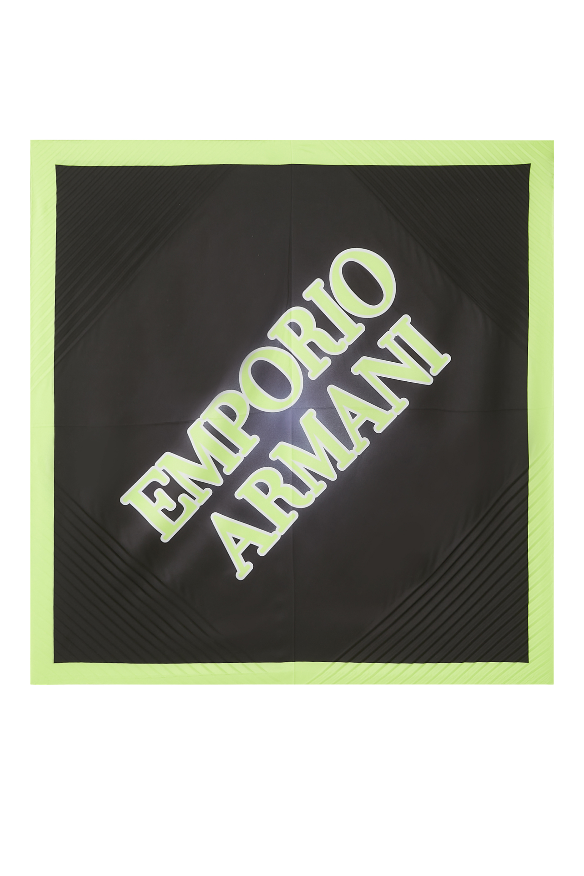 وشاح بطيات وشعار الماركة