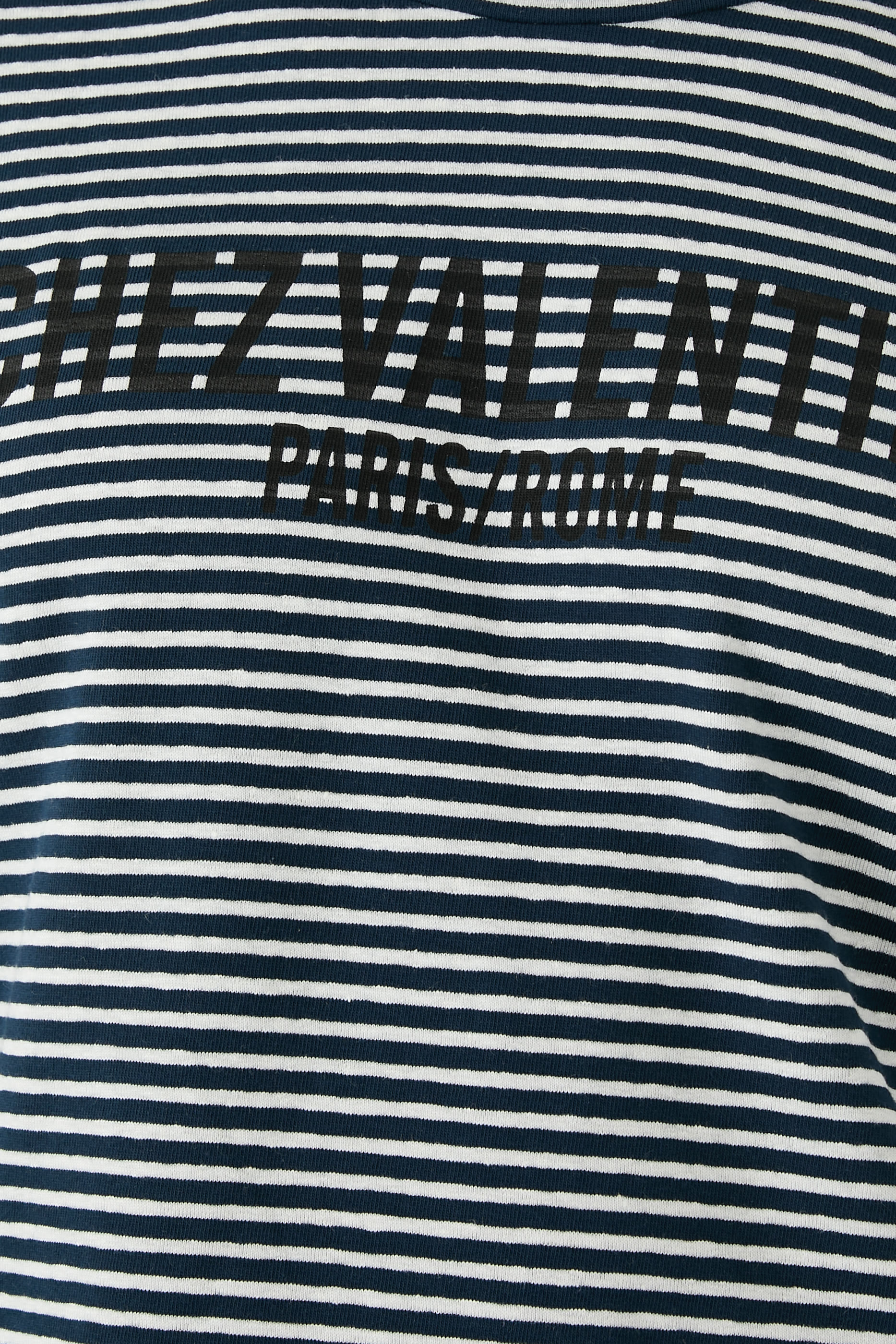 تيشيرت بطبعة شي فالنتينو