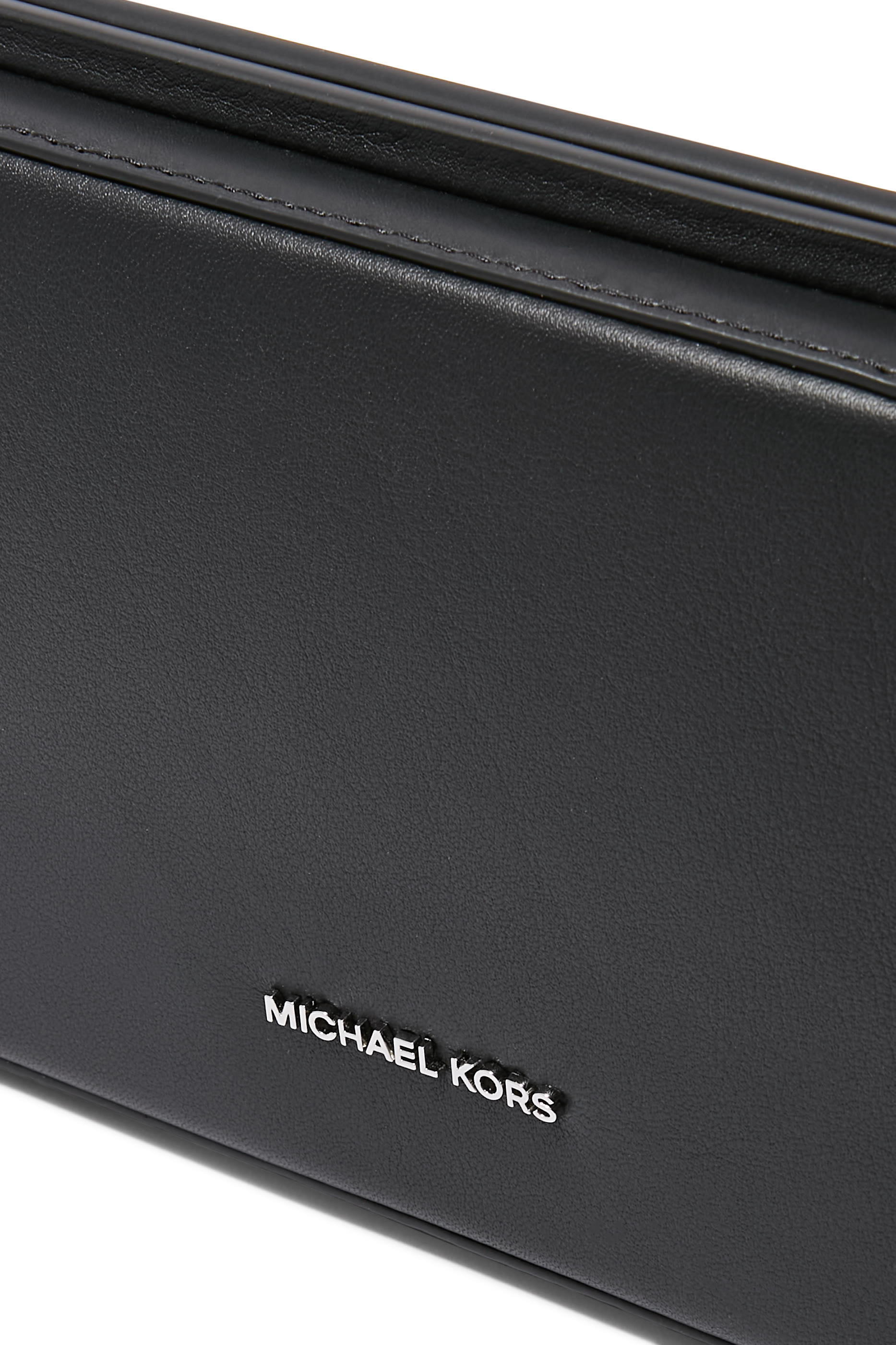 كلاتش بسلسلة وشعار الماركة