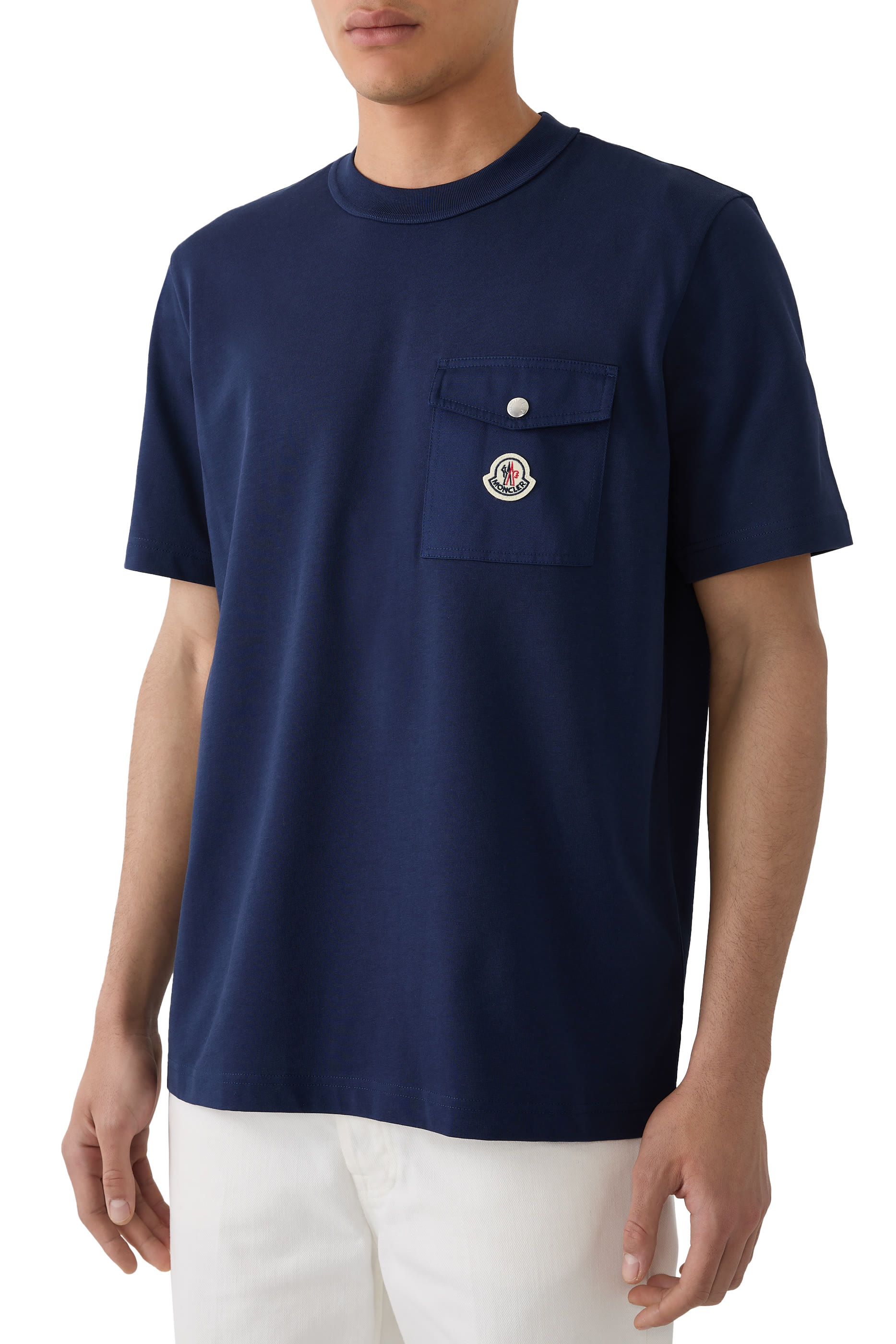 تيشيرت بأكمام قصيرة وشعار الماركة