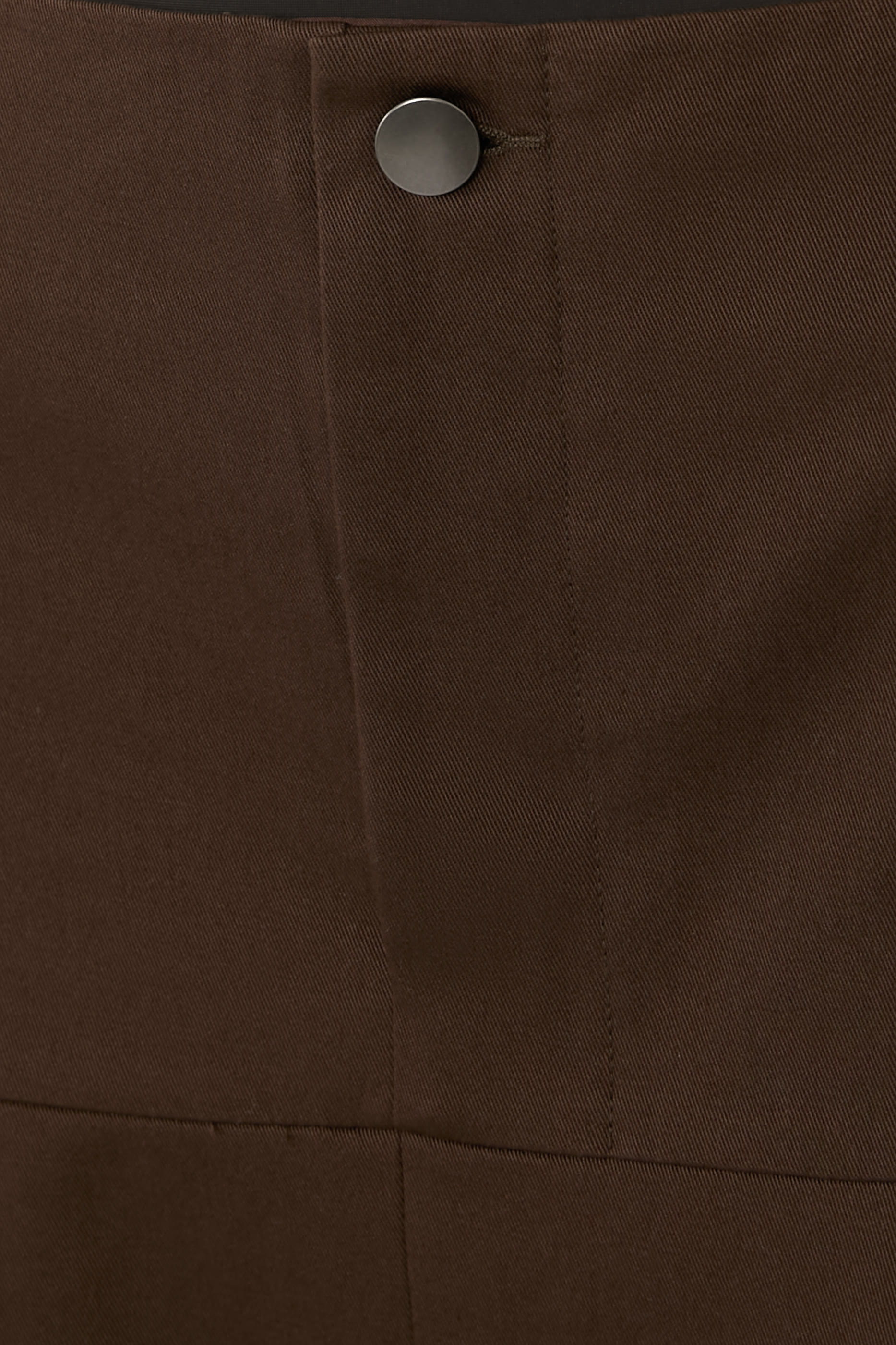 تنورة طويلة بتصميم عملي