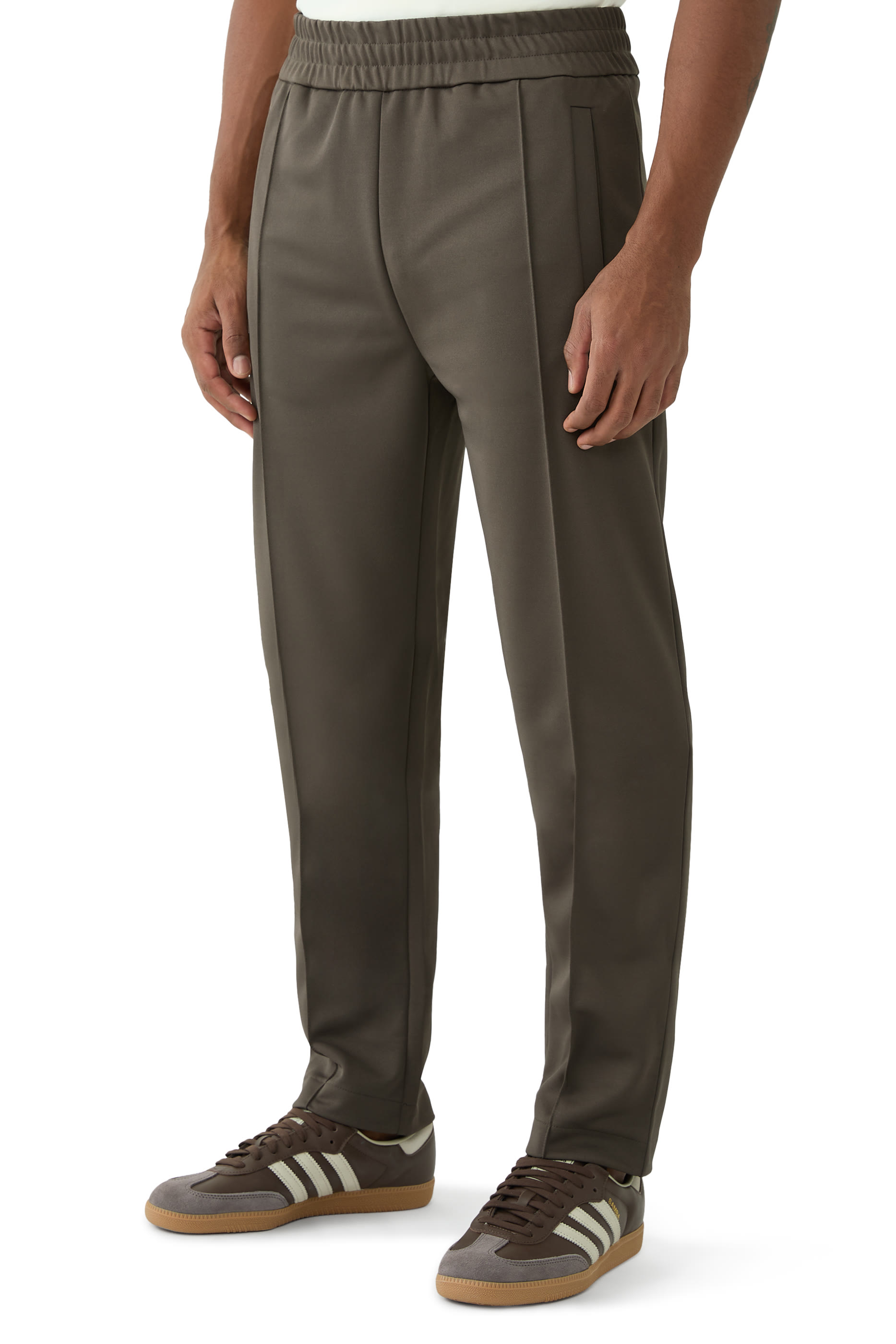 بنطال رياضي بشعار الماركة المقوس