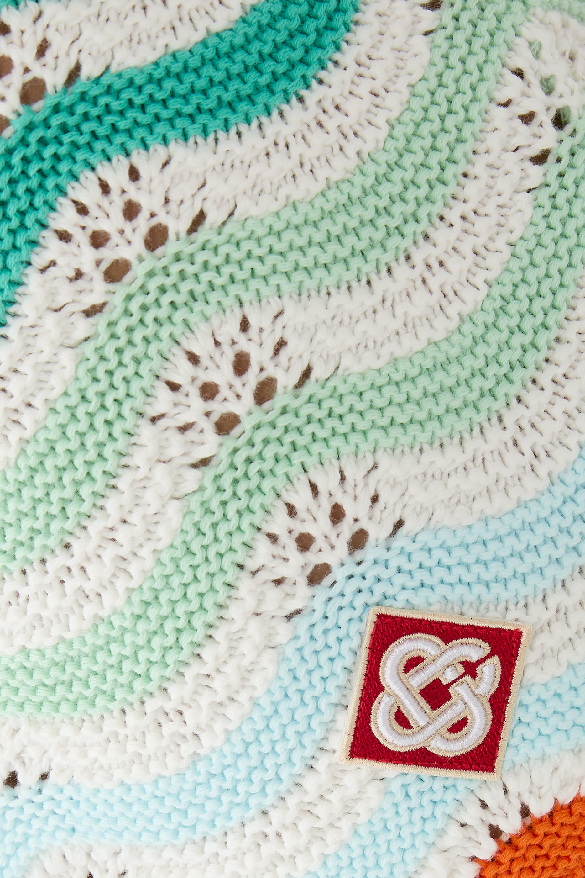 تنورة قصيرة بنقشة متموجة بلون متدرج