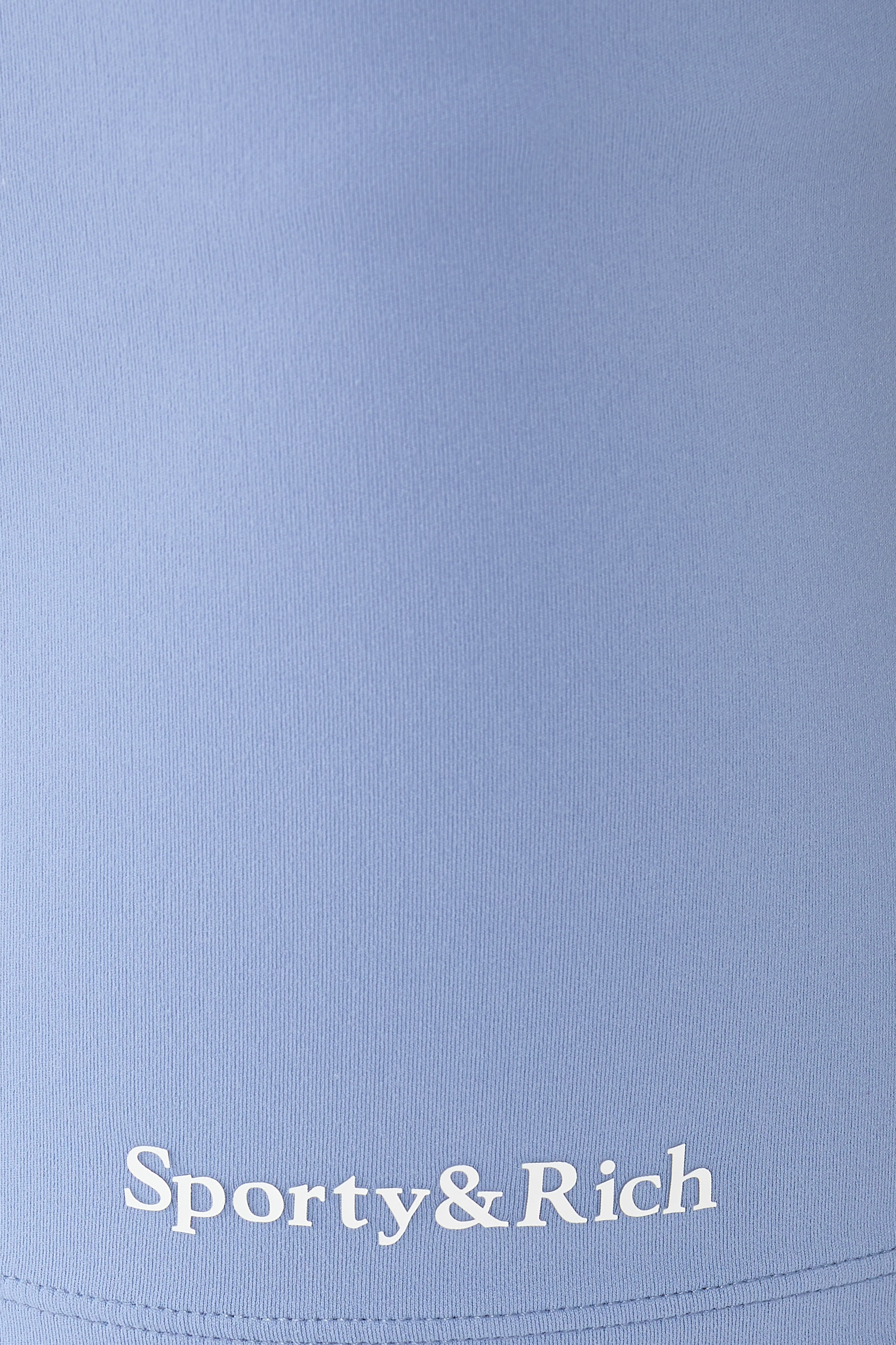 شورت رياضي بشعار الماركة بخط سيريف